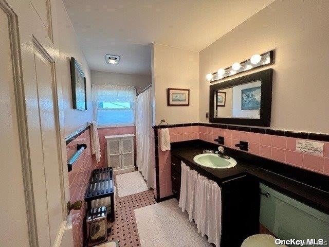 3 Oswego Avenue # Upper, Atlantic Beach, NY 11561