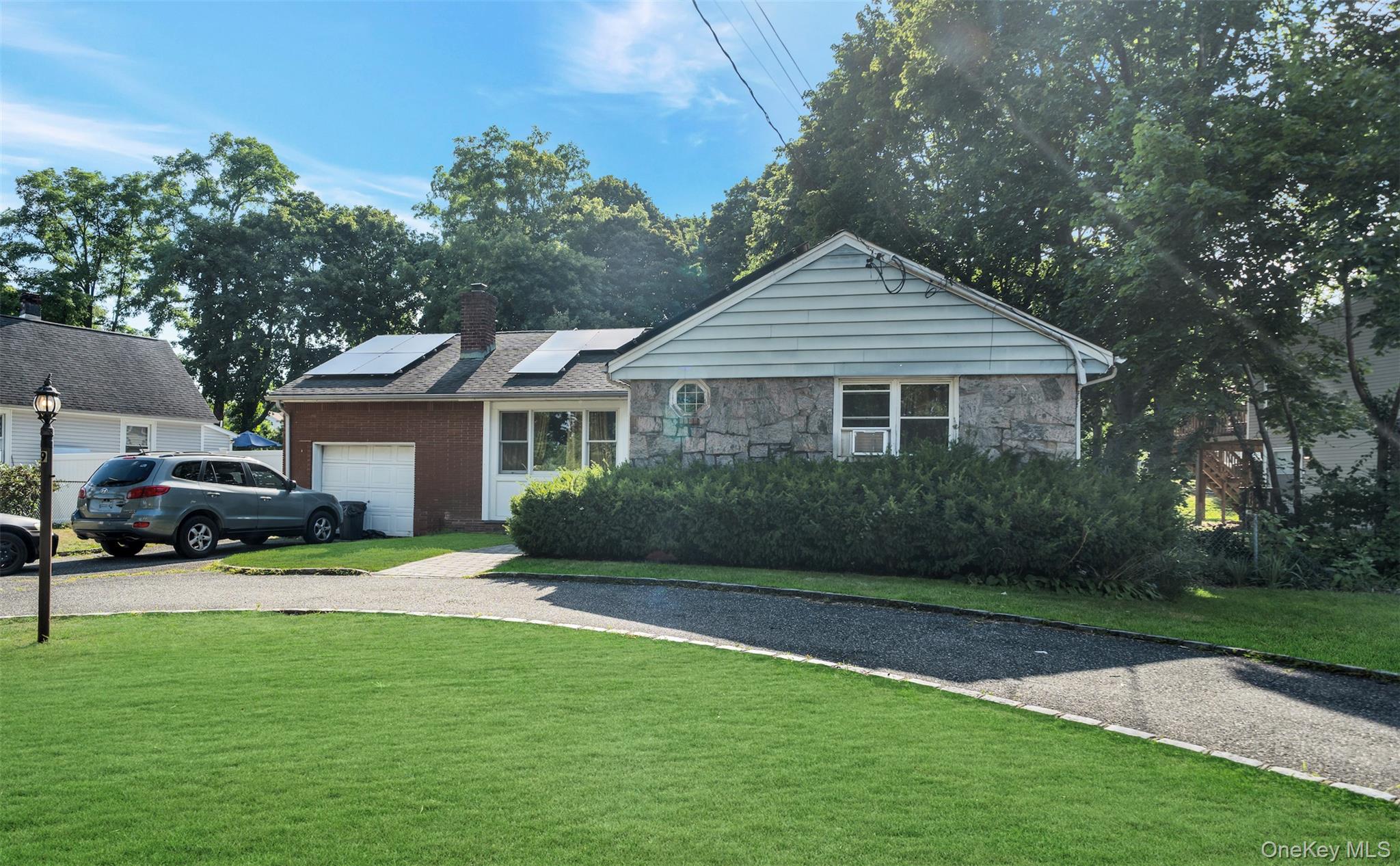 9 Melville rd N, Huntington Station, NY 11746