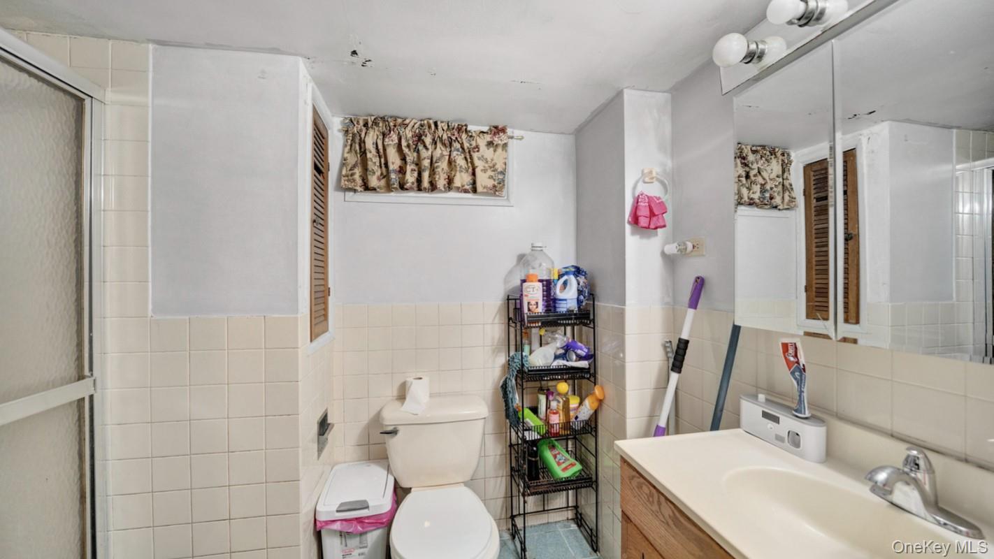 9 Melville rd N, Huntington Station, NY 11746