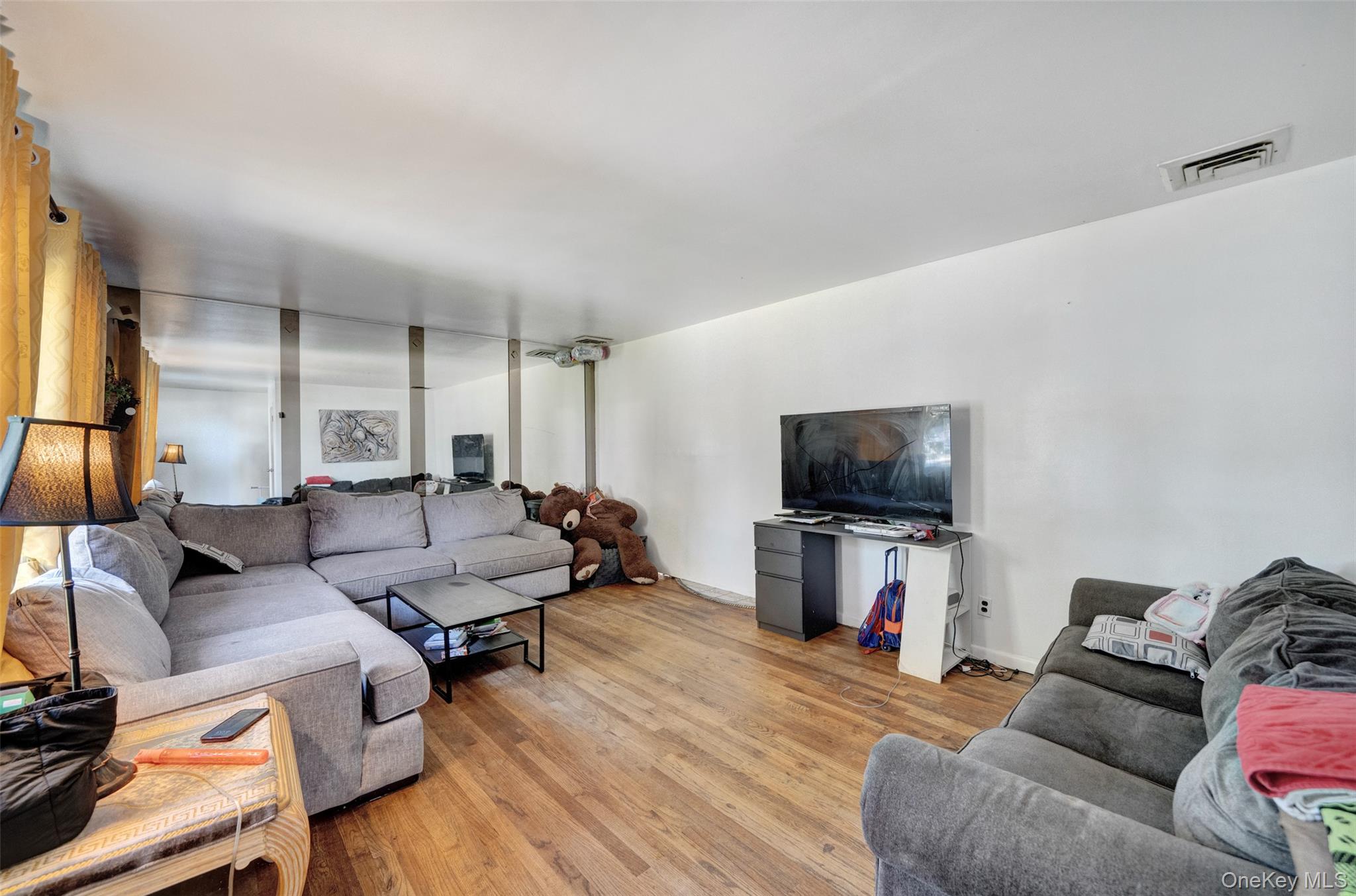 9 Melville rd N, Huntington Station, NY 11746