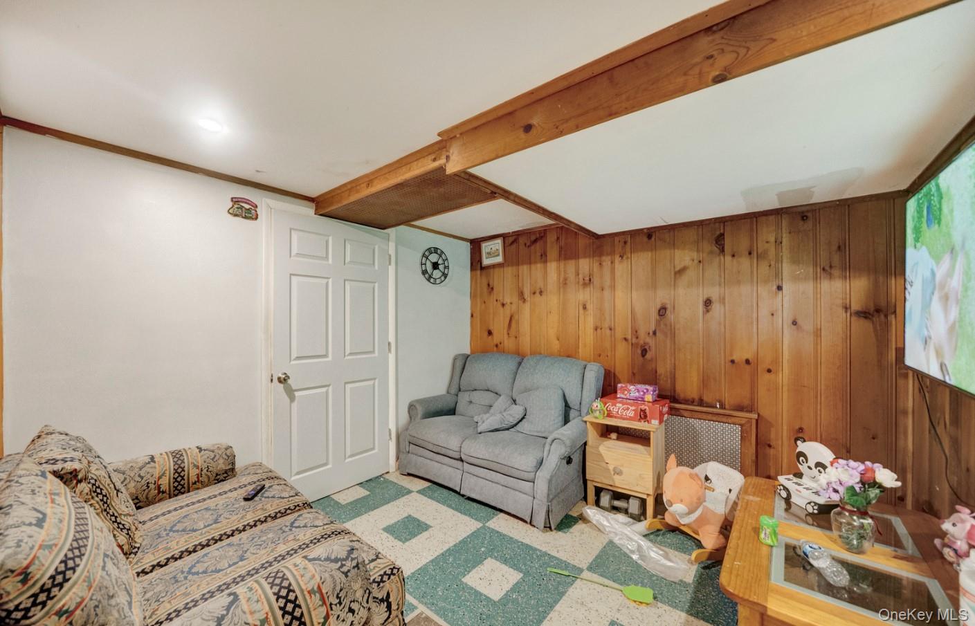 9 Melville rd N, Huntington Station, NY 11746