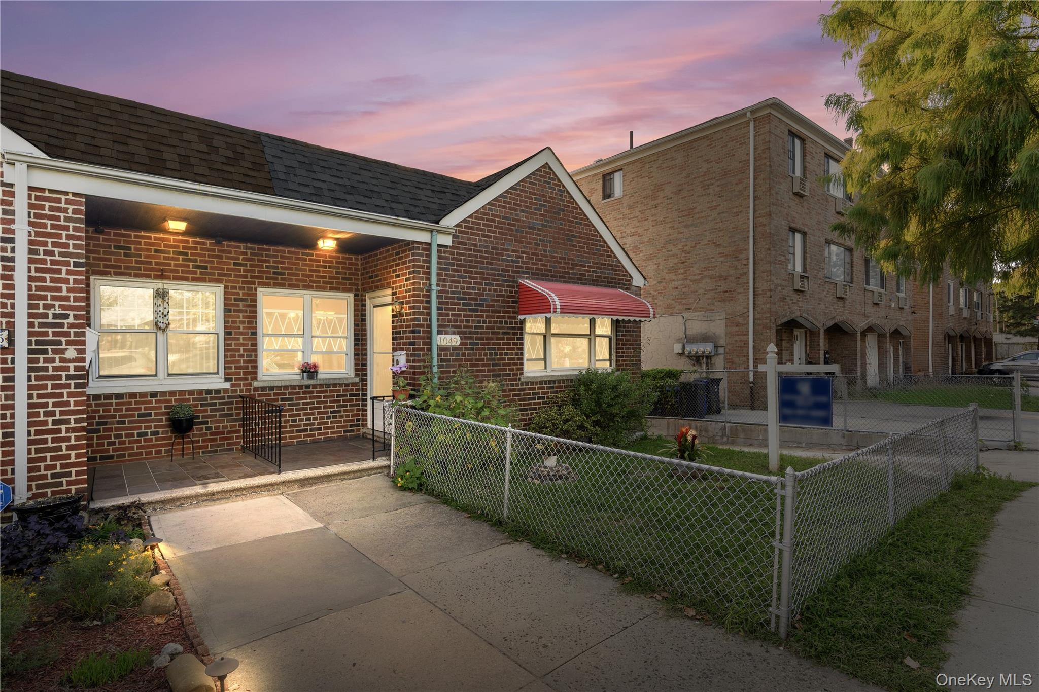 1049 Huntington Avenue, Bronx, NY 10465