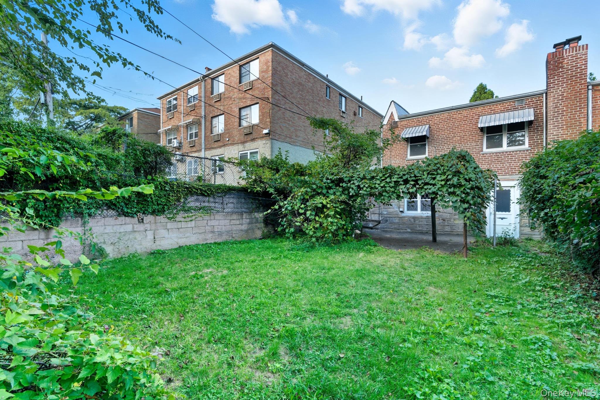 1049 Huntington Avenue, Bronx, NY 10465