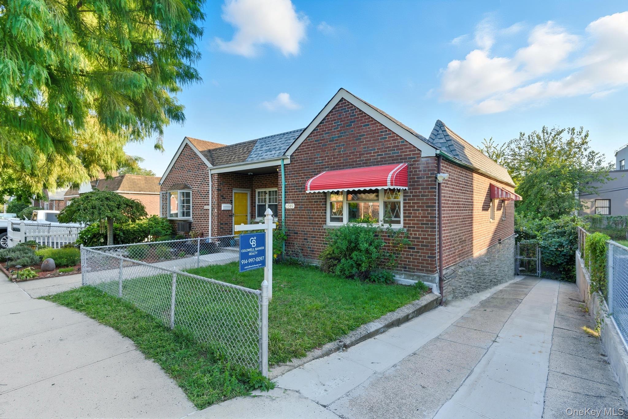 1049 Huntington Avenue, Bronx, NY 10465