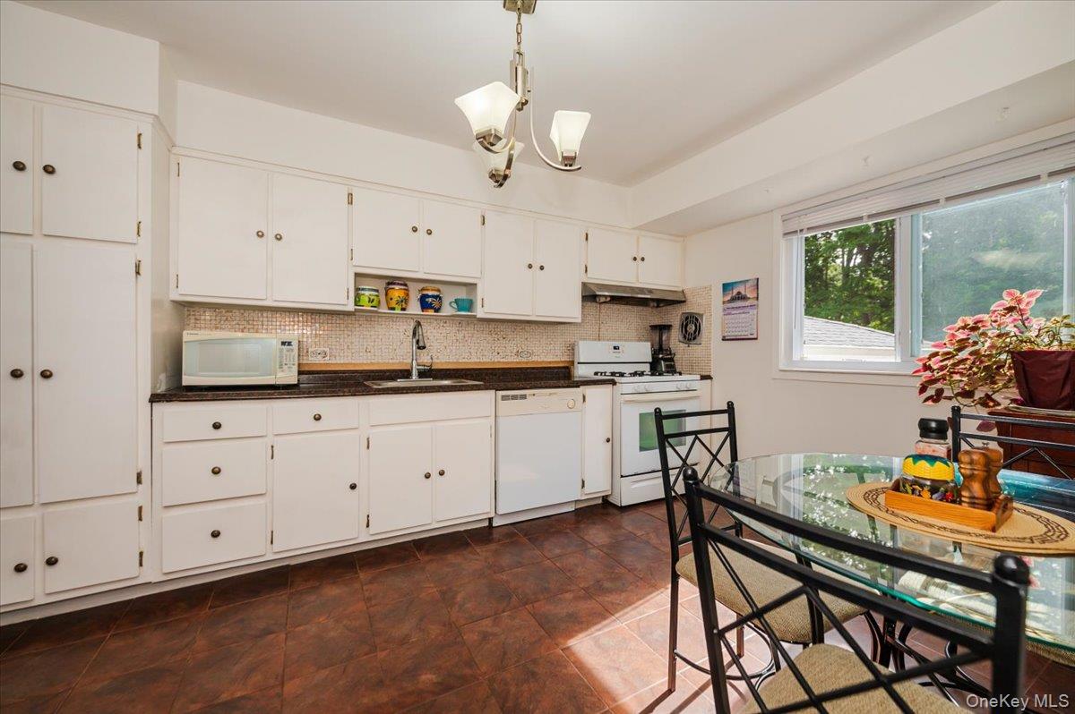 79 E Deer Park Road, Dix Hills, NY 11746