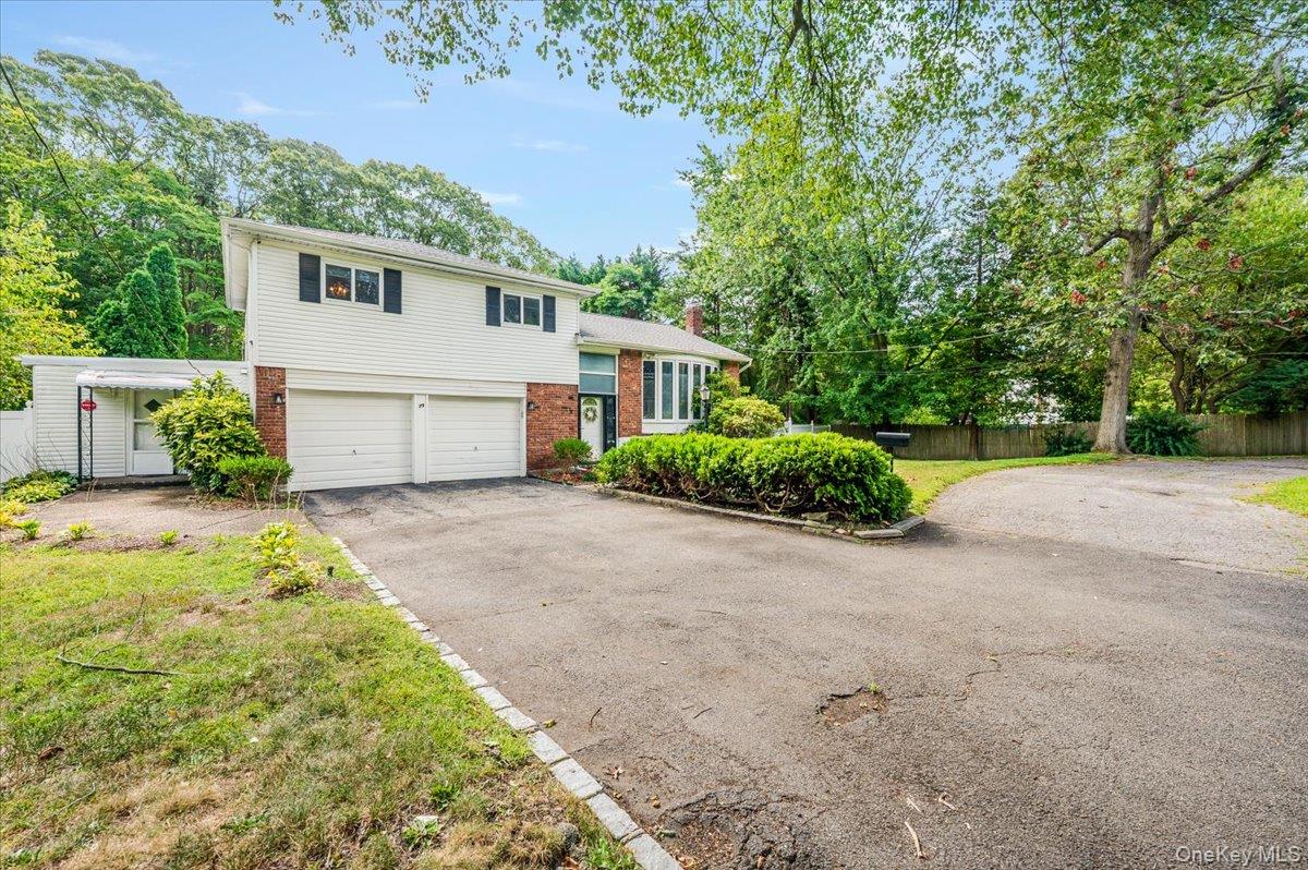 79 E Deer Park Road, Dix Hills, NY 11746