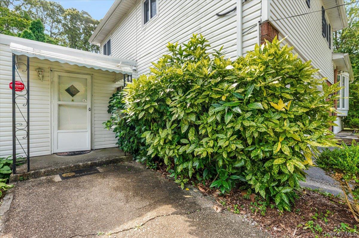 79 E Deer Park Road, Dix Hills, NY 11746