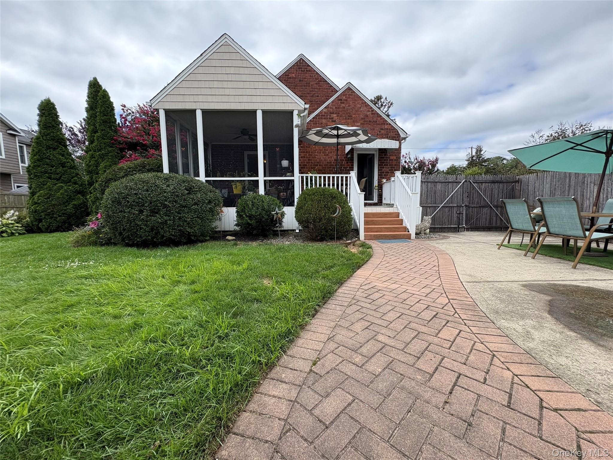 17 Somerset Avenue, East Islip, NY 11730