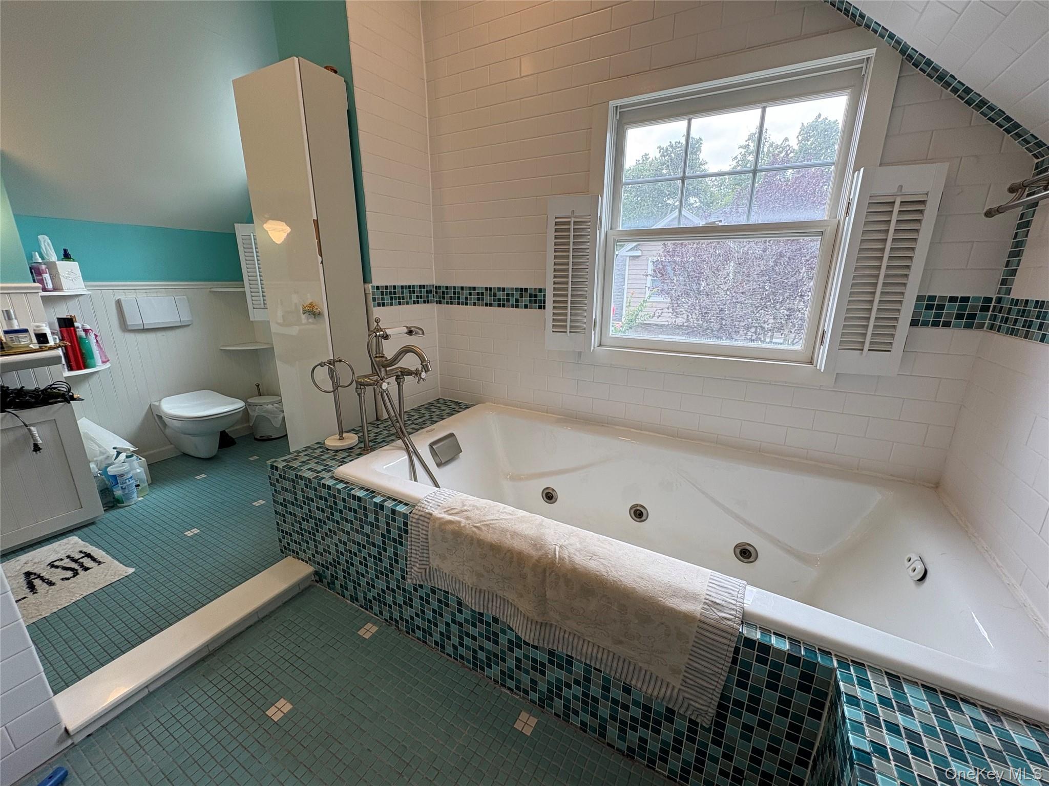 17 Somerset Avenue, East Islip, NY 11730