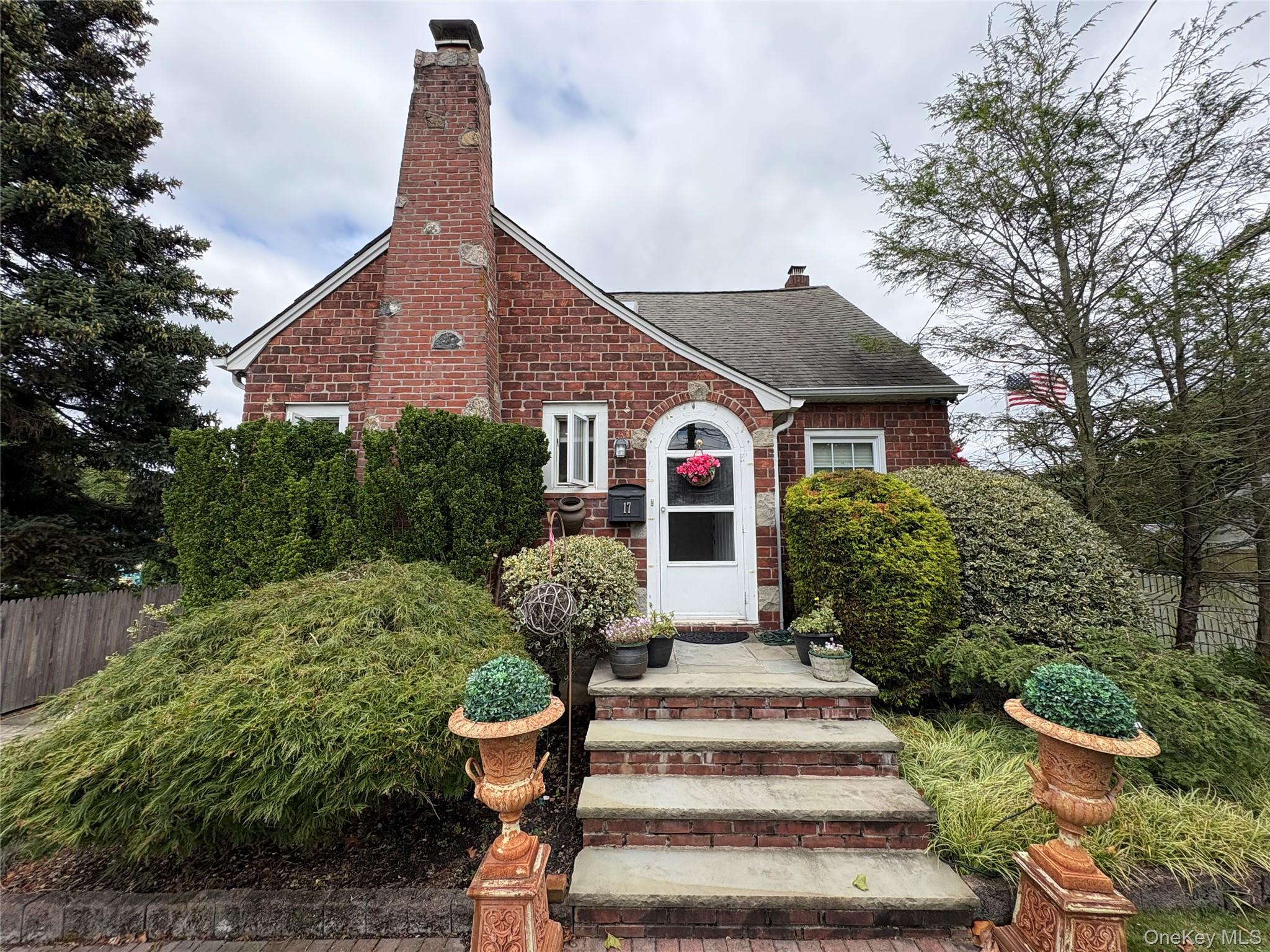 17 Somerset Avenue, East Islip, NY 11730