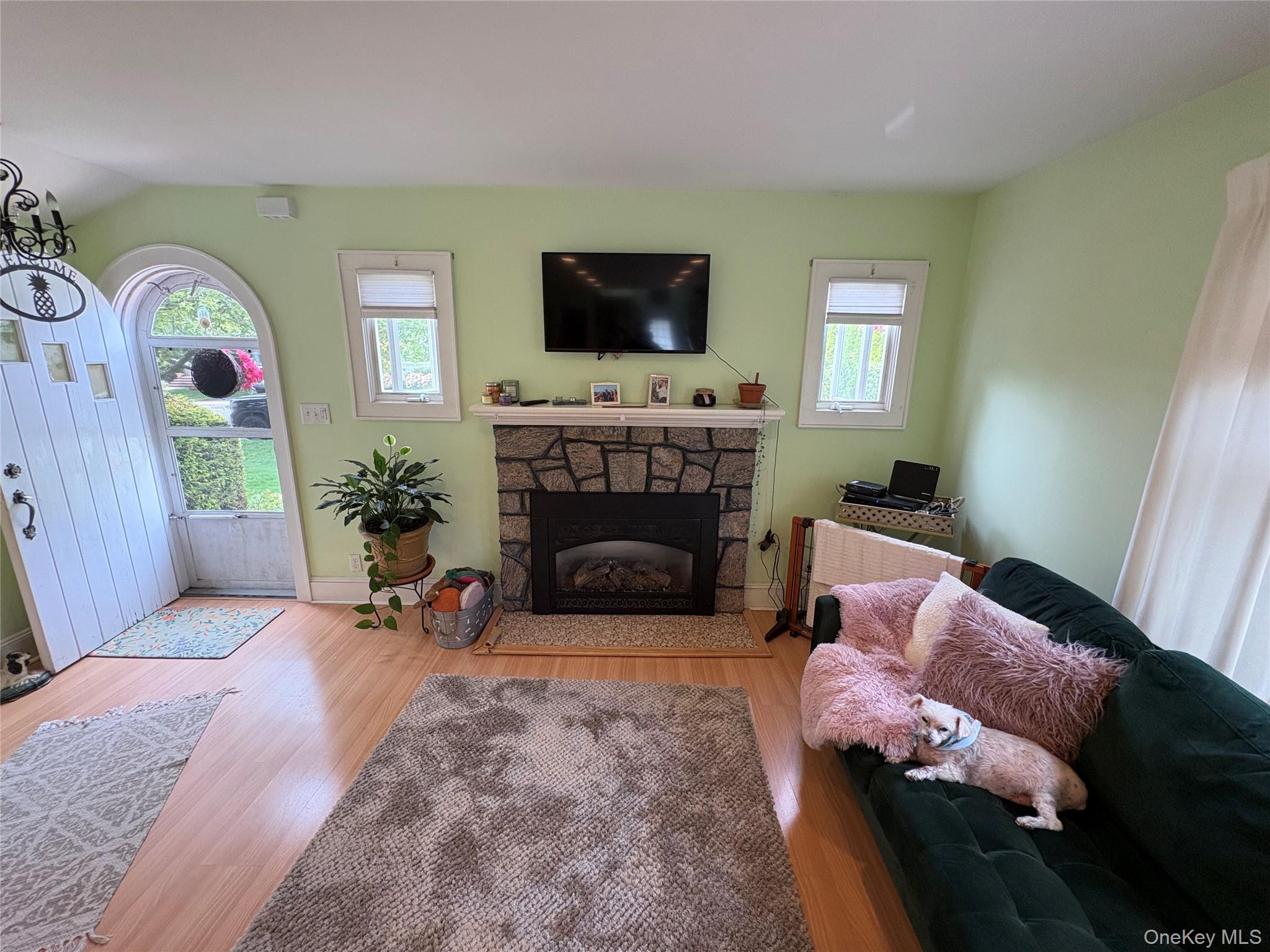 17 Somerset Avenue, East Islip, NY 11730