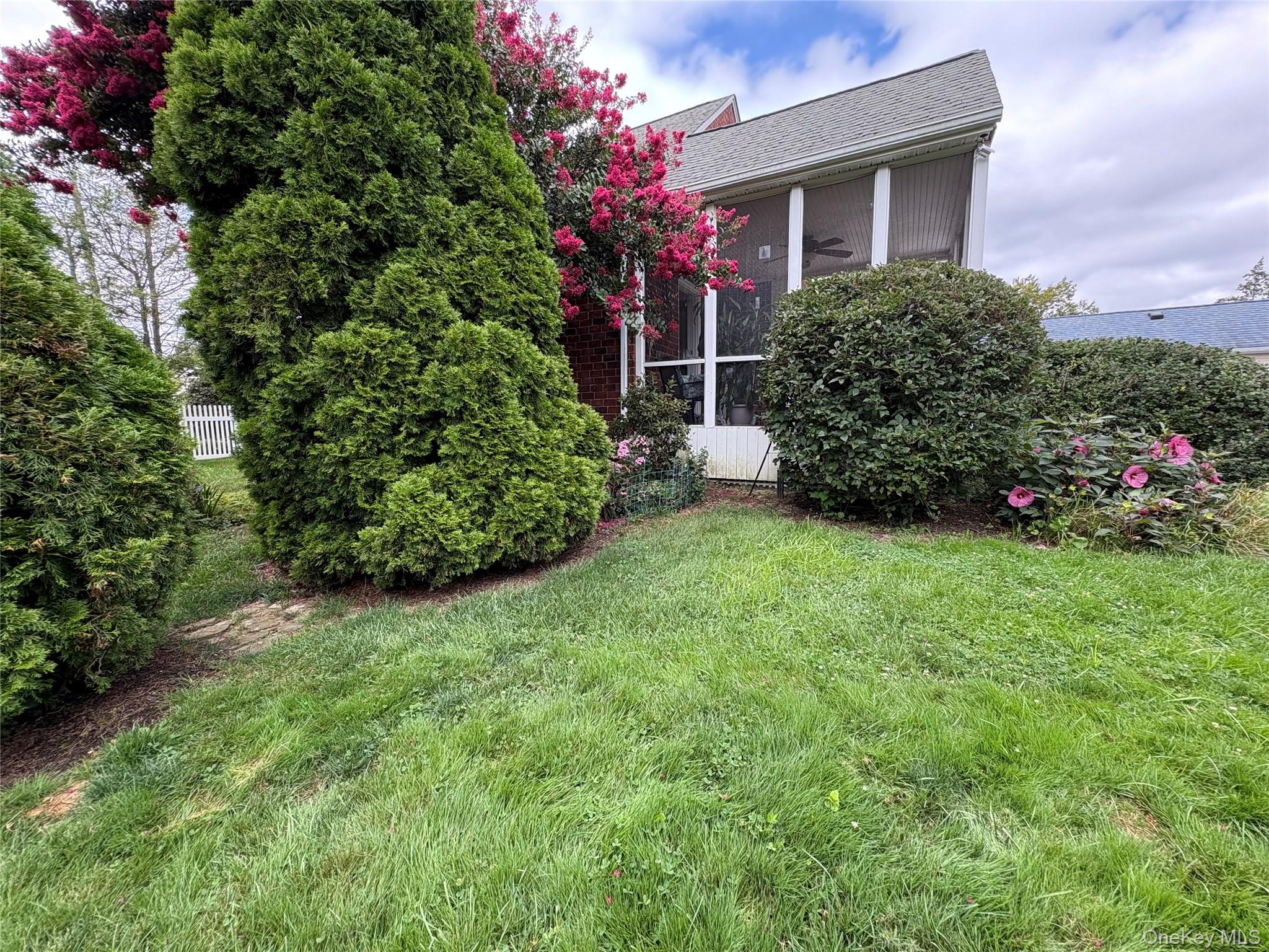 17 Somerset Avenue, East Islip, NY 11730