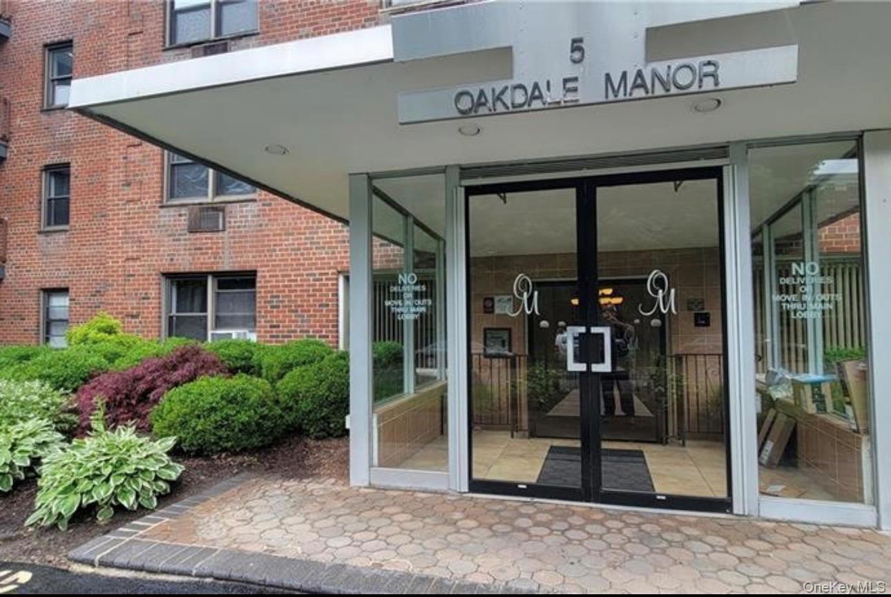 5 Oakdale Manor # L17, Suffern, NY 10901
