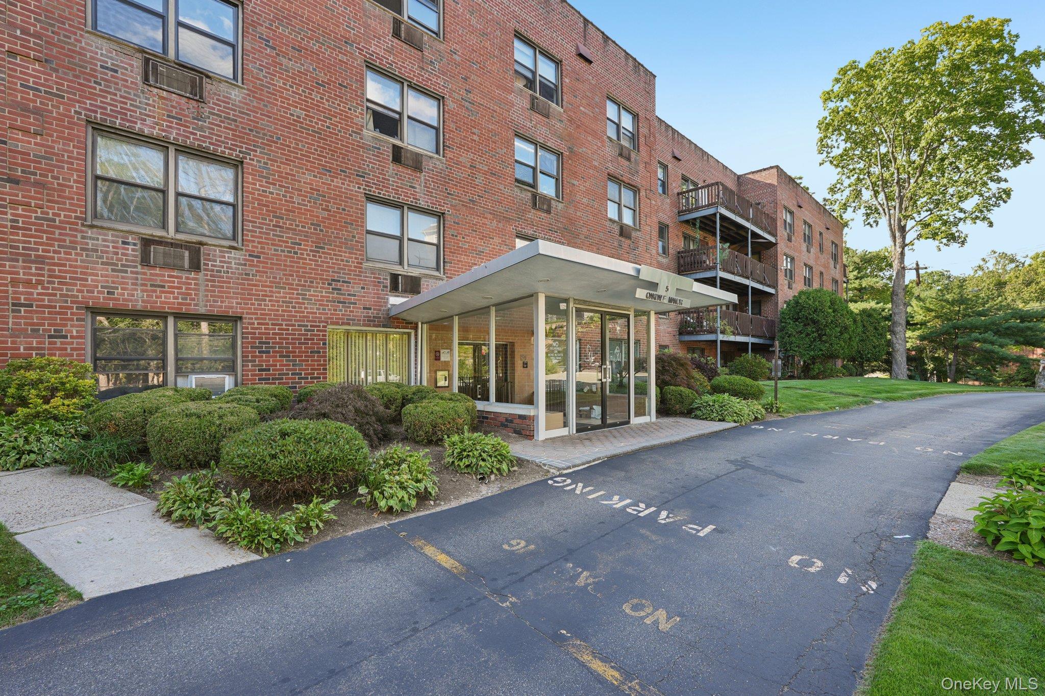 5 Oakdale Manor # L17, Suffern, NY 10901