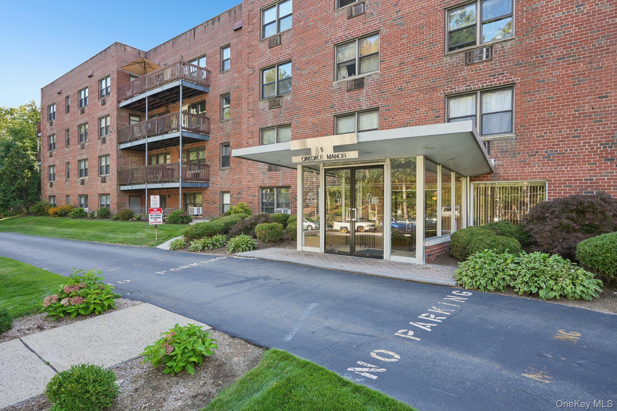 5 Oakdale Manor # L17, Suffern, NY 10901