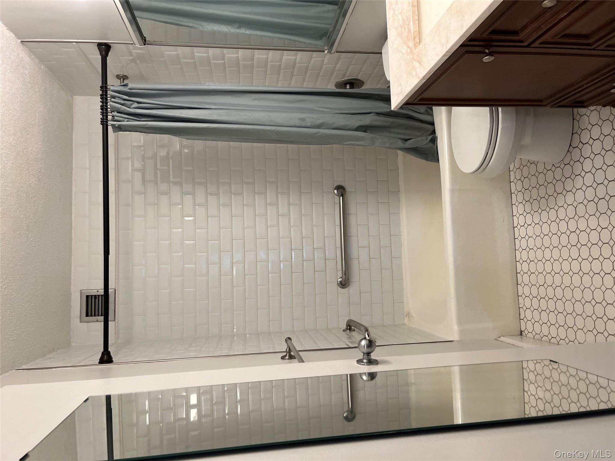 2 Bay Club Drive # 3H, Bayside, NY 11360