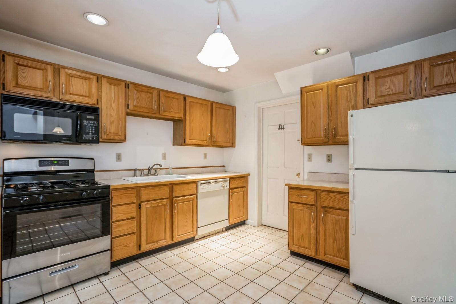 120 Pinebrook Drive, Hyde Park, NY 12538