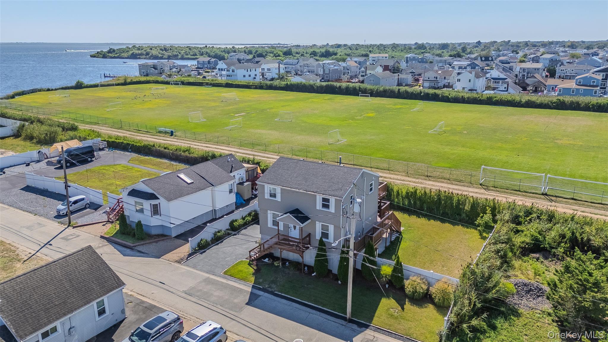 853 S Bay Street, Lindenhurst, NY 11757