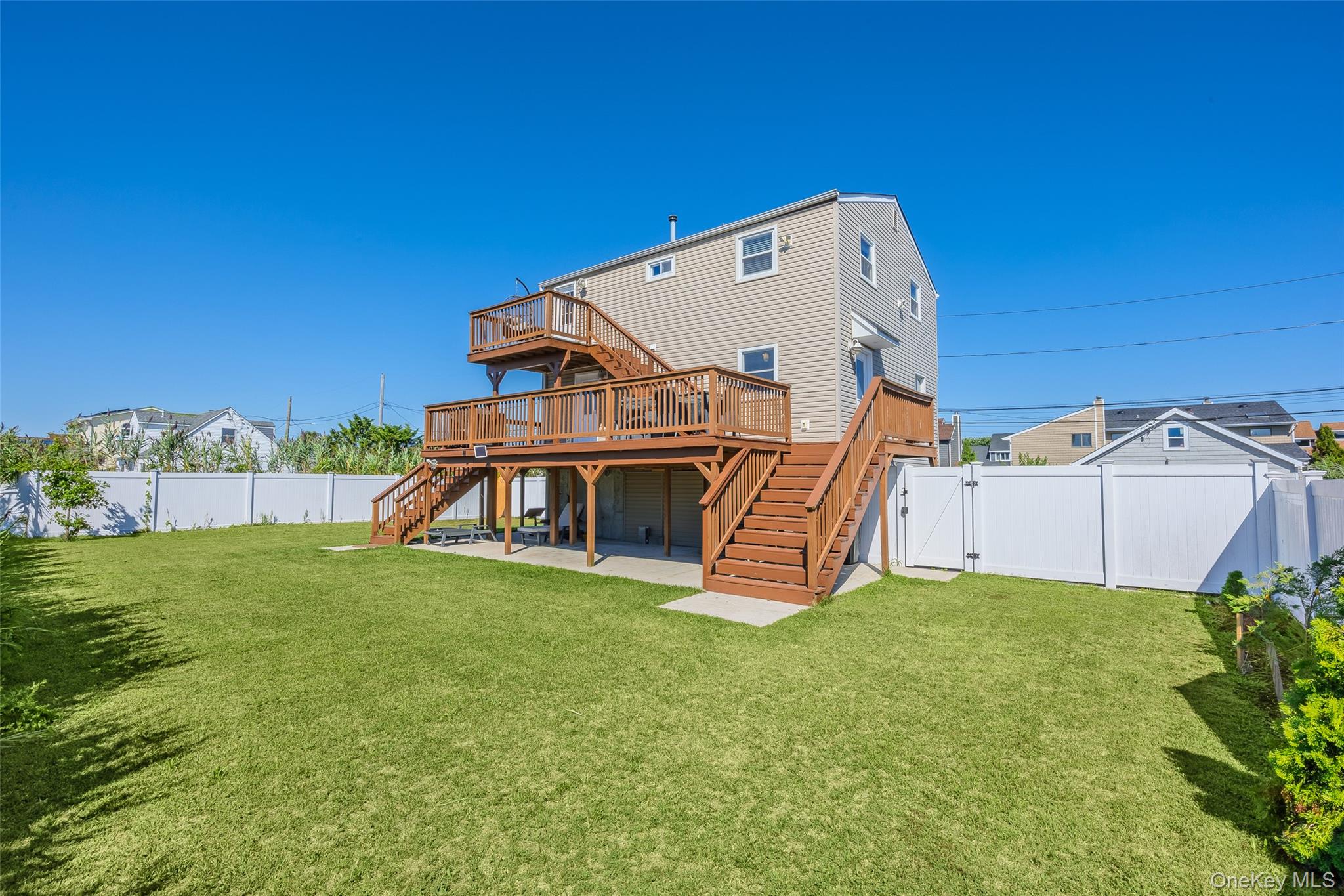 853 S Bay Street, Lindenhurst, NY 11757