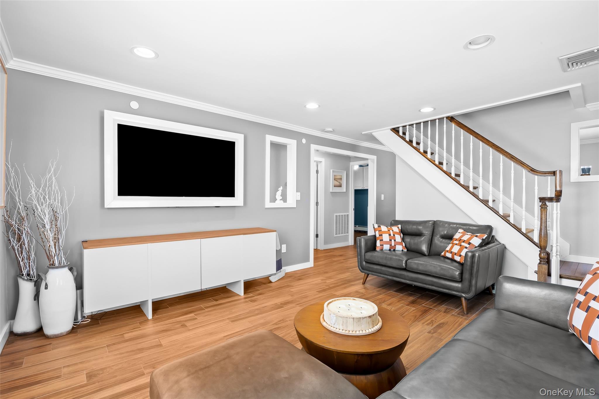 853 S Bay Street, Lindenhurst, NY 11757