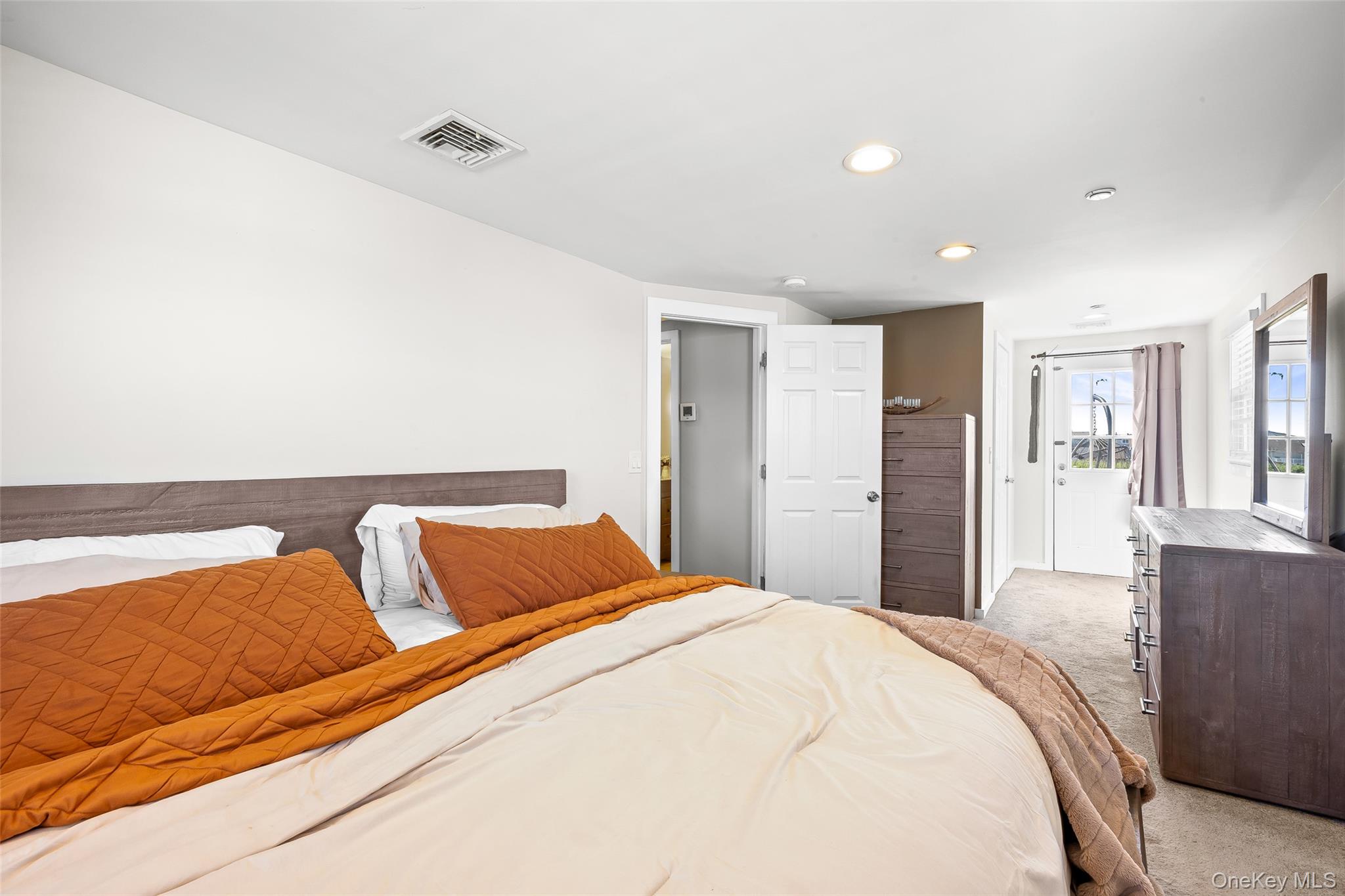 853 S Bay Street, Lindenhurst, NY 11757