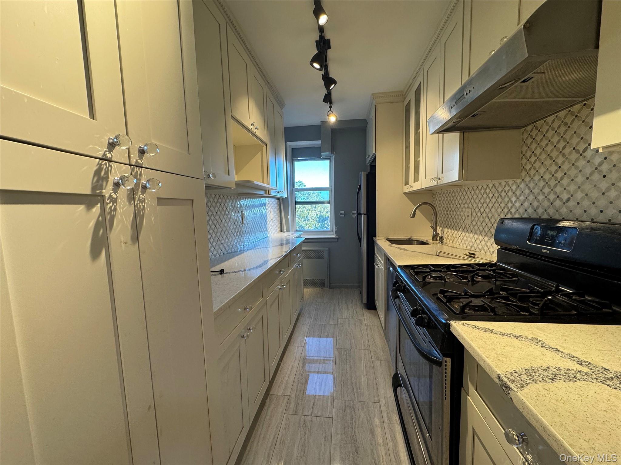 30 Cathedral Avenue # 4A, Hempstead, NY 11550