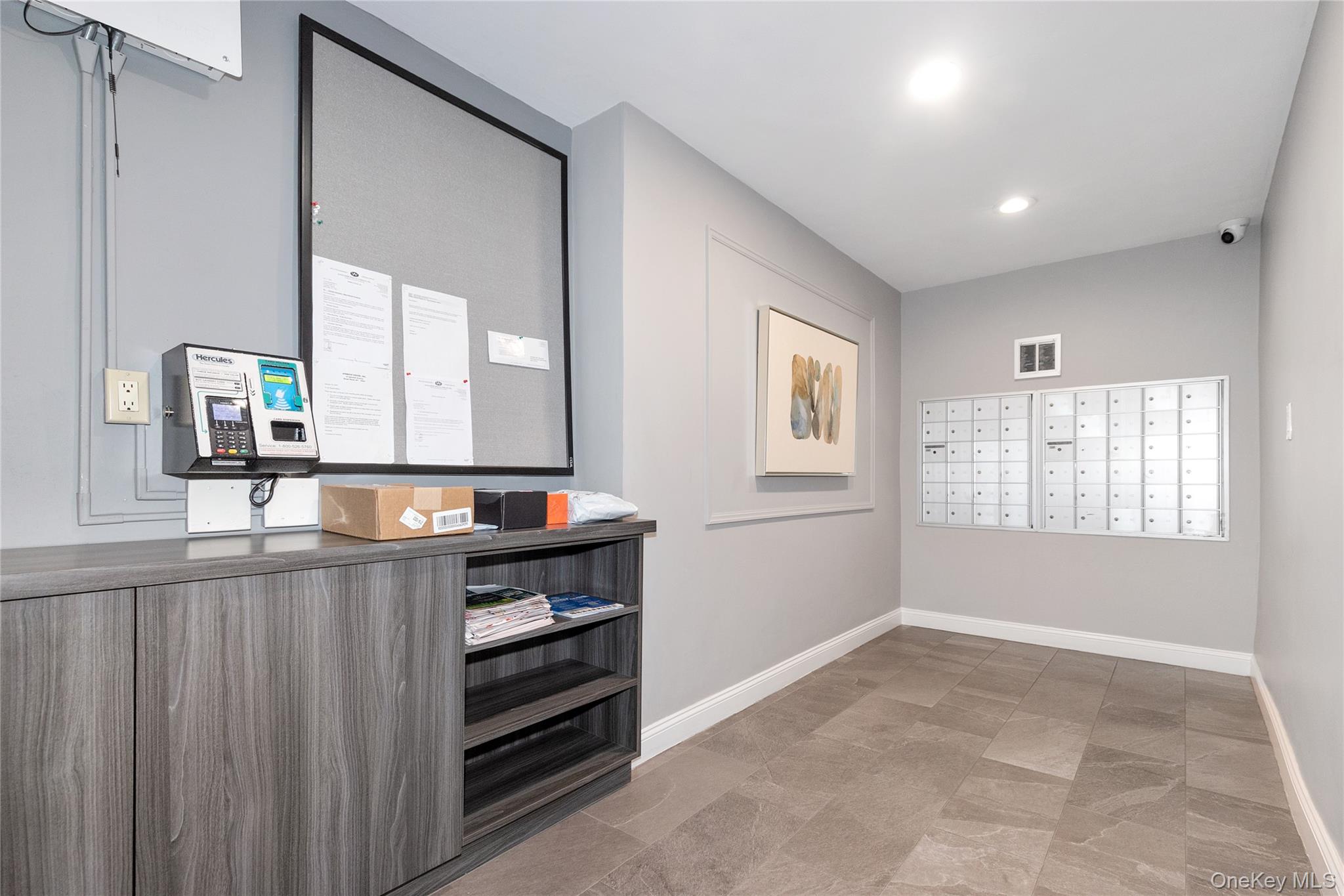 10 Ipswich Avenue # Apt. 3I, Great Neck, NY 11021