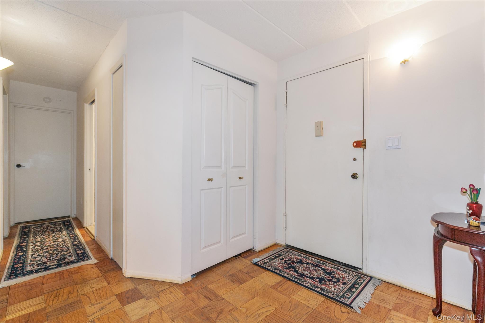 10 Ipswich Avenue # Apt. 3I, Great Neck, NY 11021