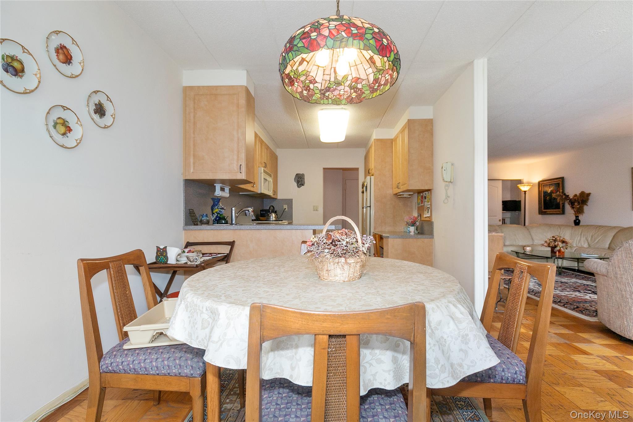 10 Ipswich Avenue # Apt. 3I, Great Neck, NY 11021