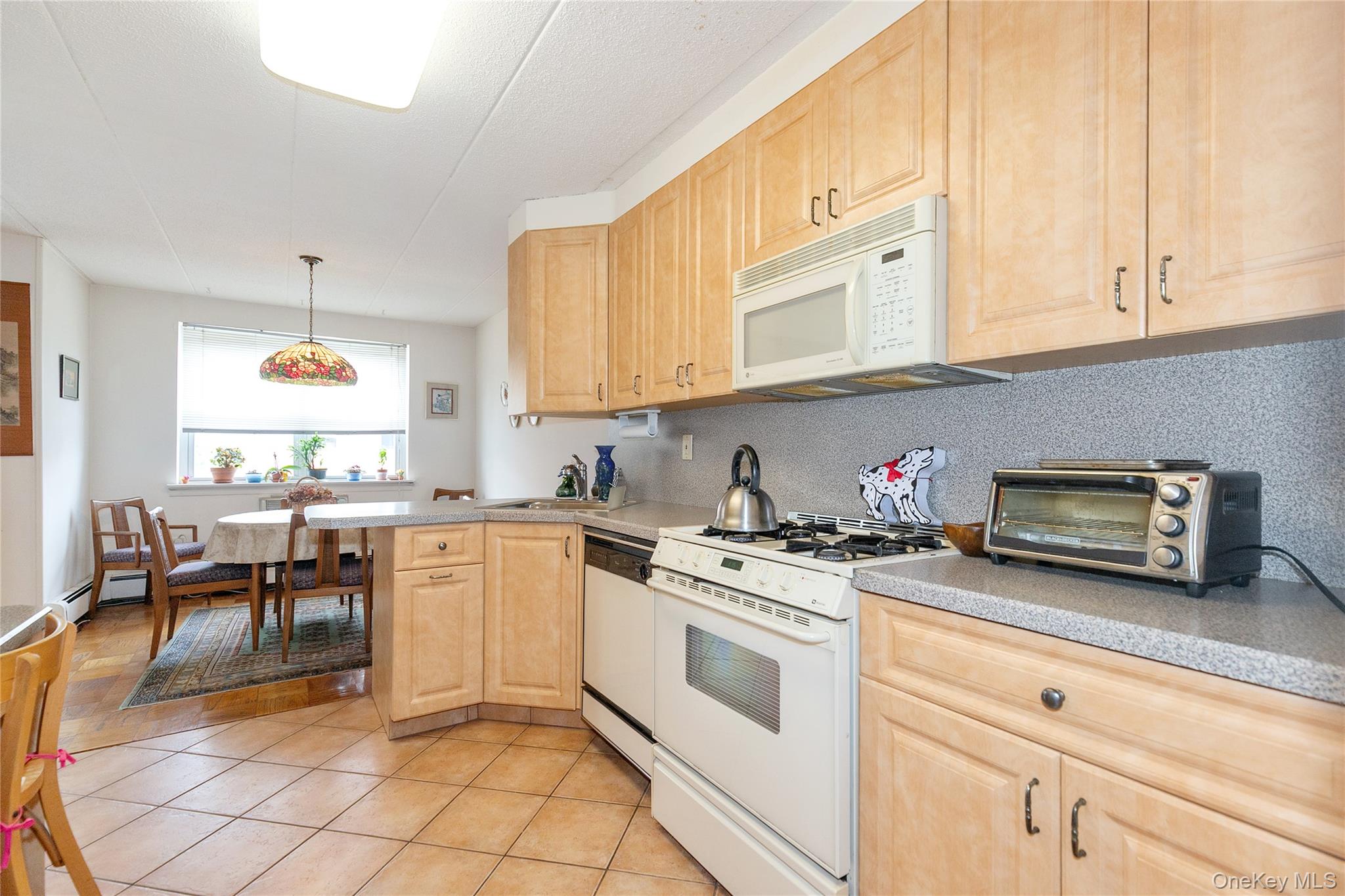 10 Ipswich Avenue # Apt. 3I, Great Neck, NY 11021