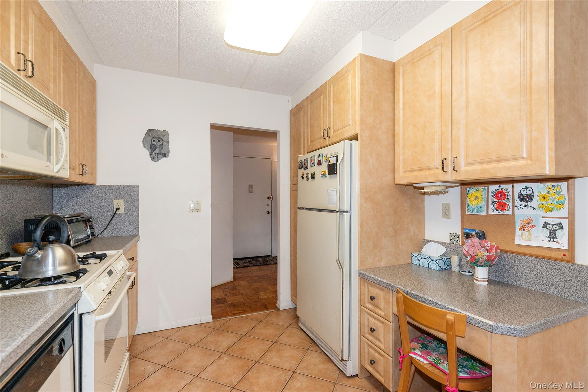 10 Ipswich Avenue # Apt. 3I, Great Neck, NY 11021