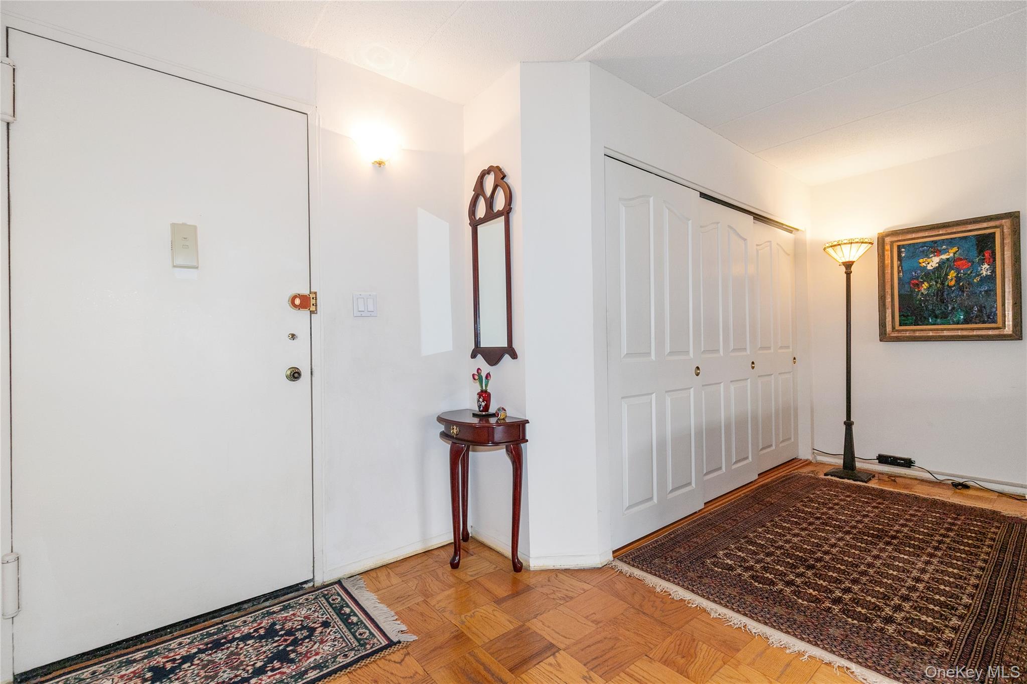 10 Ipswich Avenue # Apt. 3I, Great Neck, NY 11021