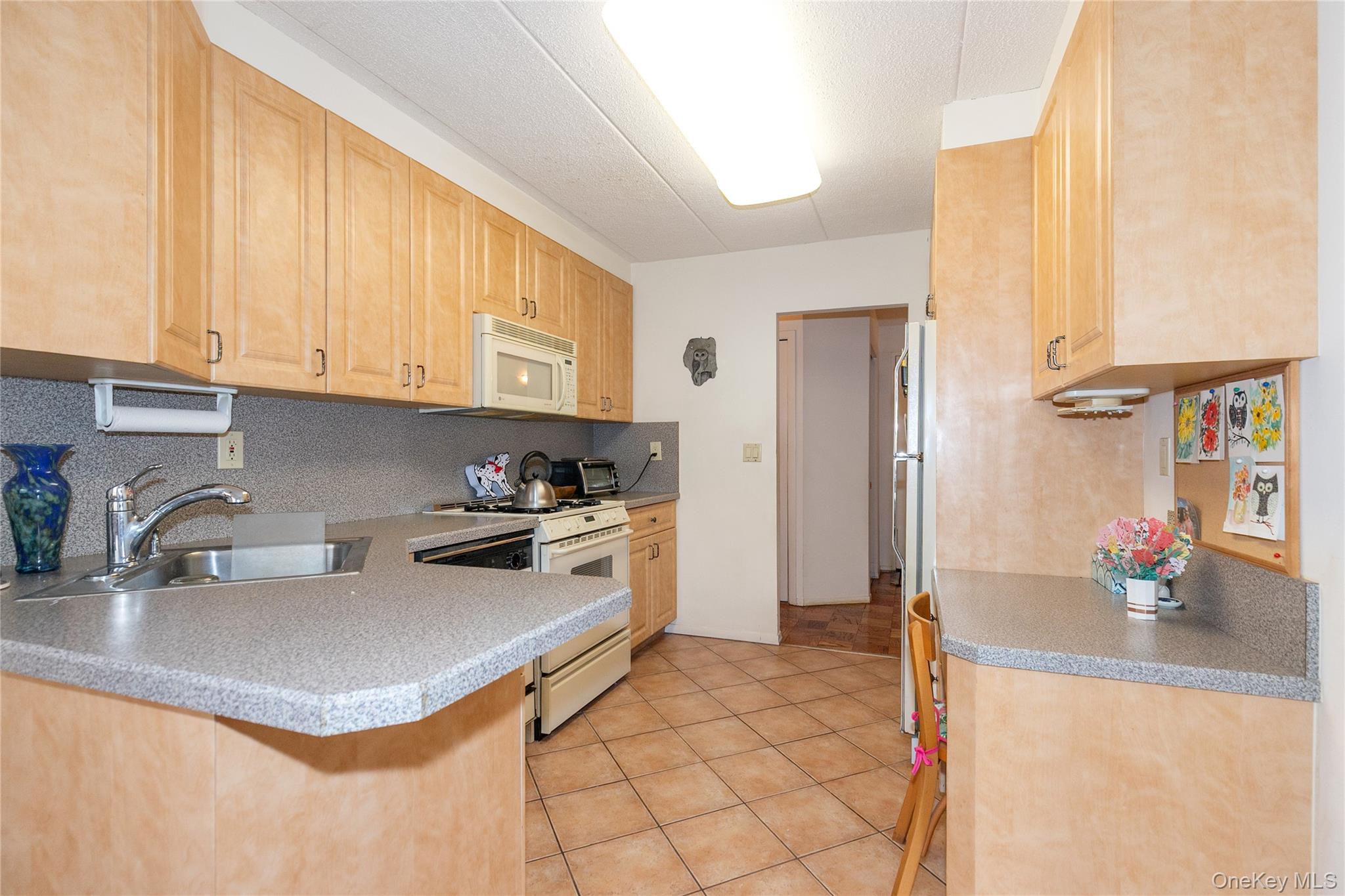 10 Ipswich Avenue # Apt. 3I, Great Neck, NY 11021