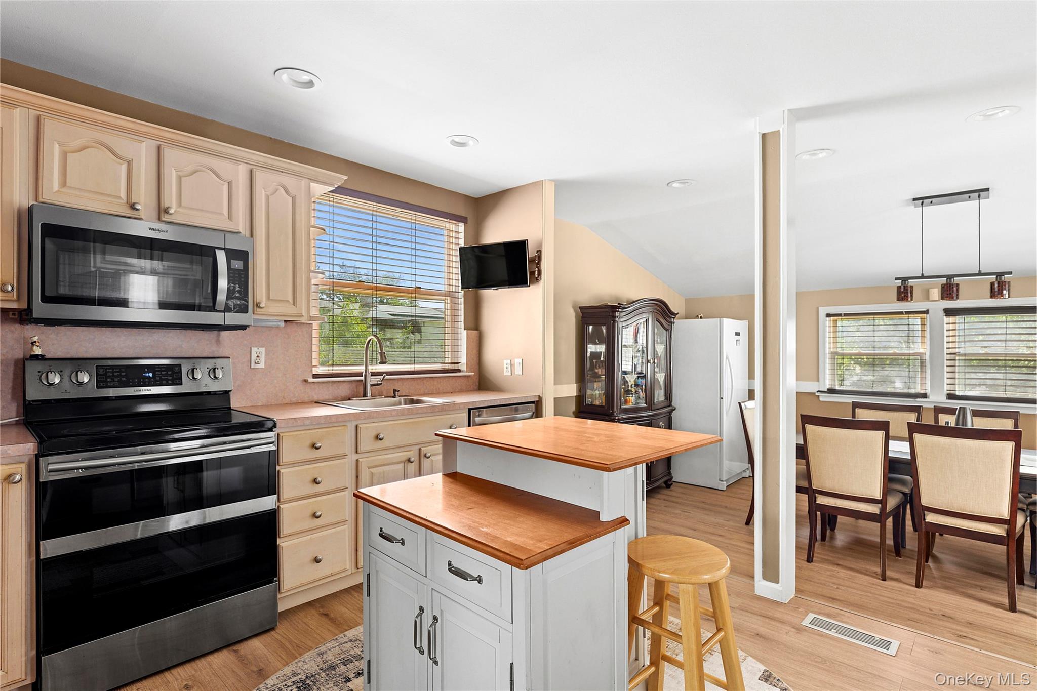 1600 Fire Avenue, Medford, NY 11763