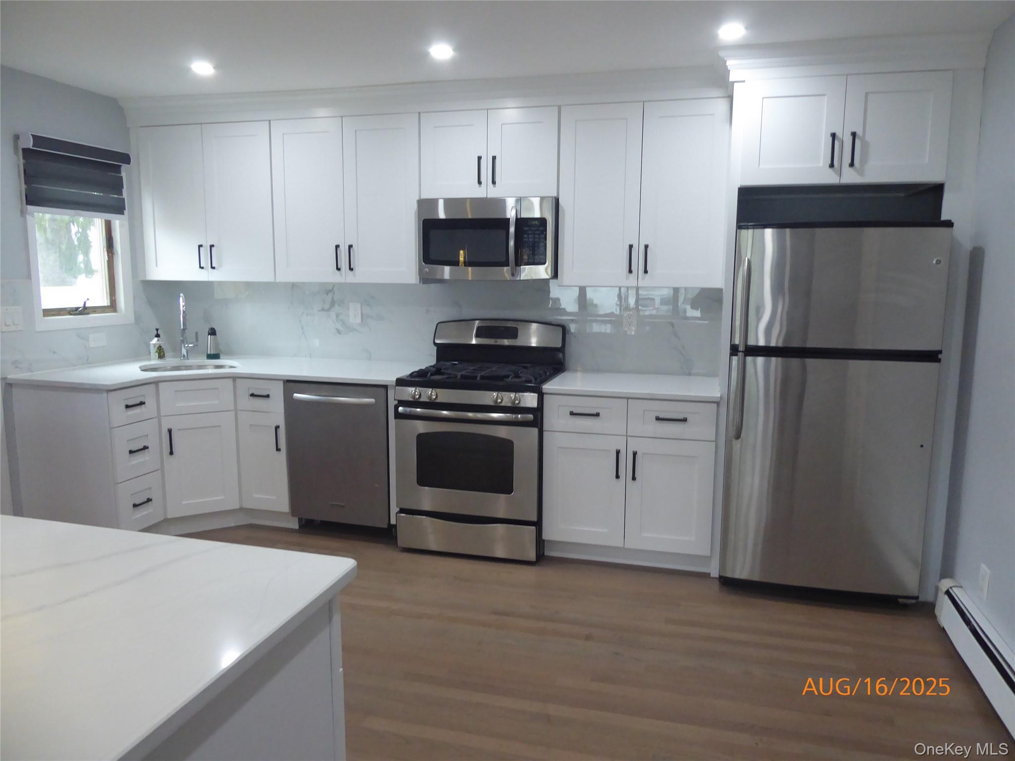 West Babylon, NY 11704