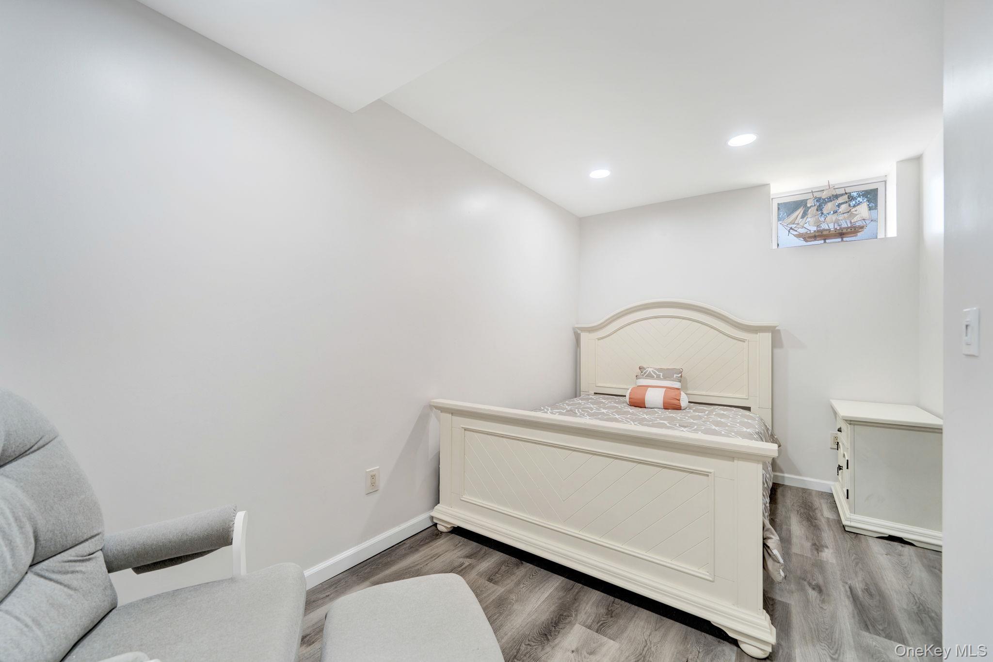 76 Balcom Road, Farmingdale, NY 11735