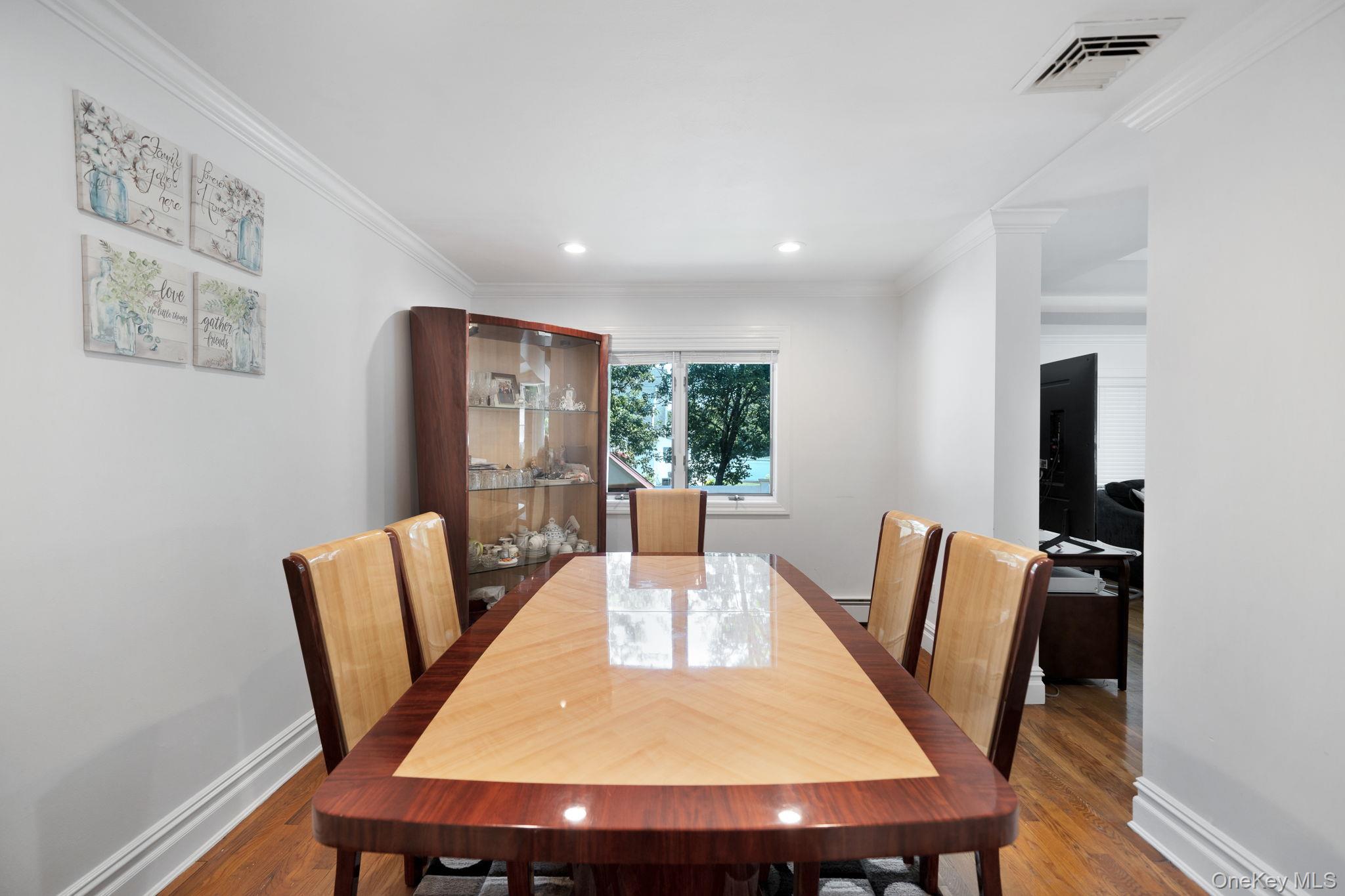 76 Balcom Road, Farmingdale, NY 11735