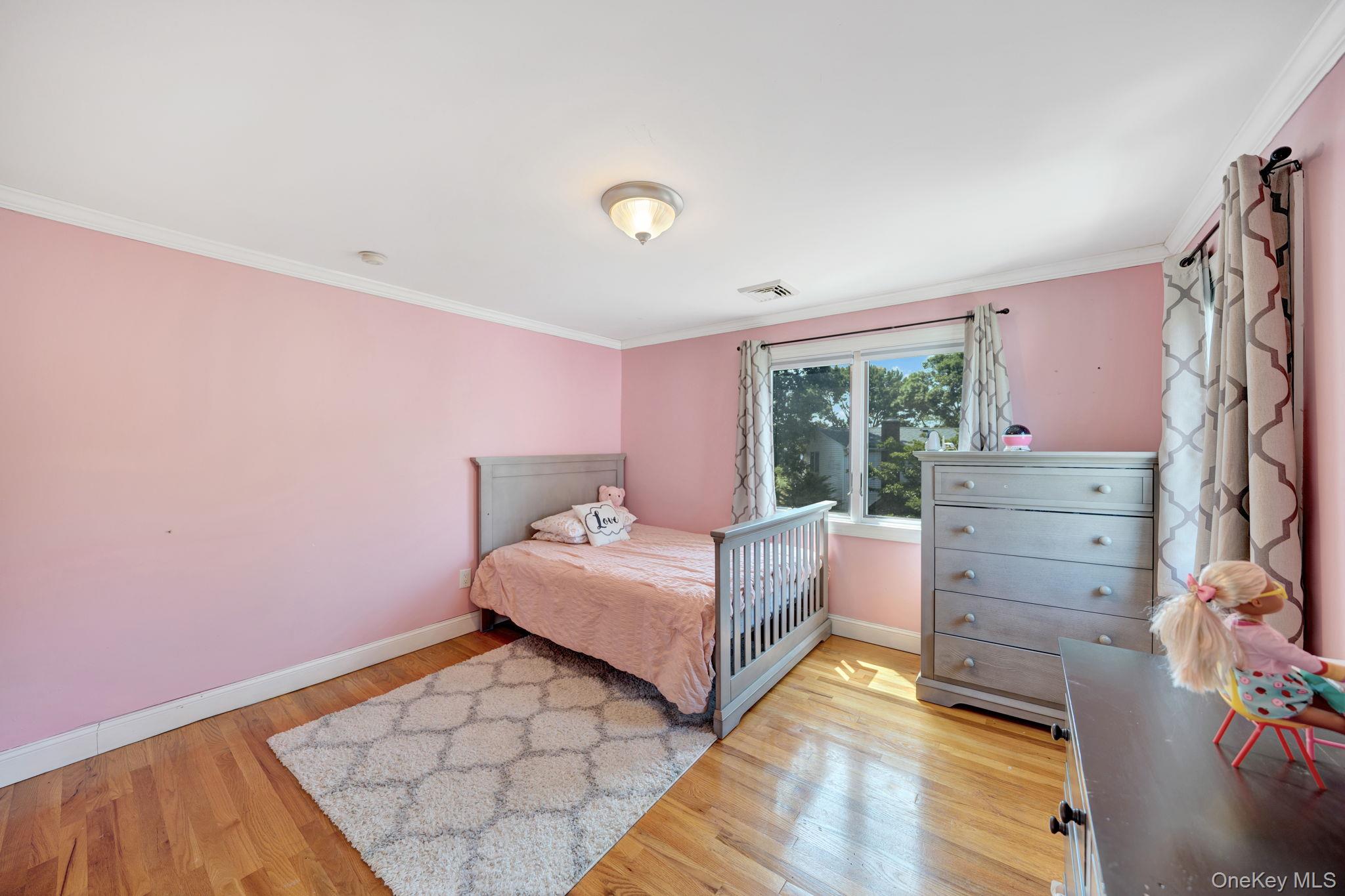 76 Balcom Road, Farmingdale, NY 11735