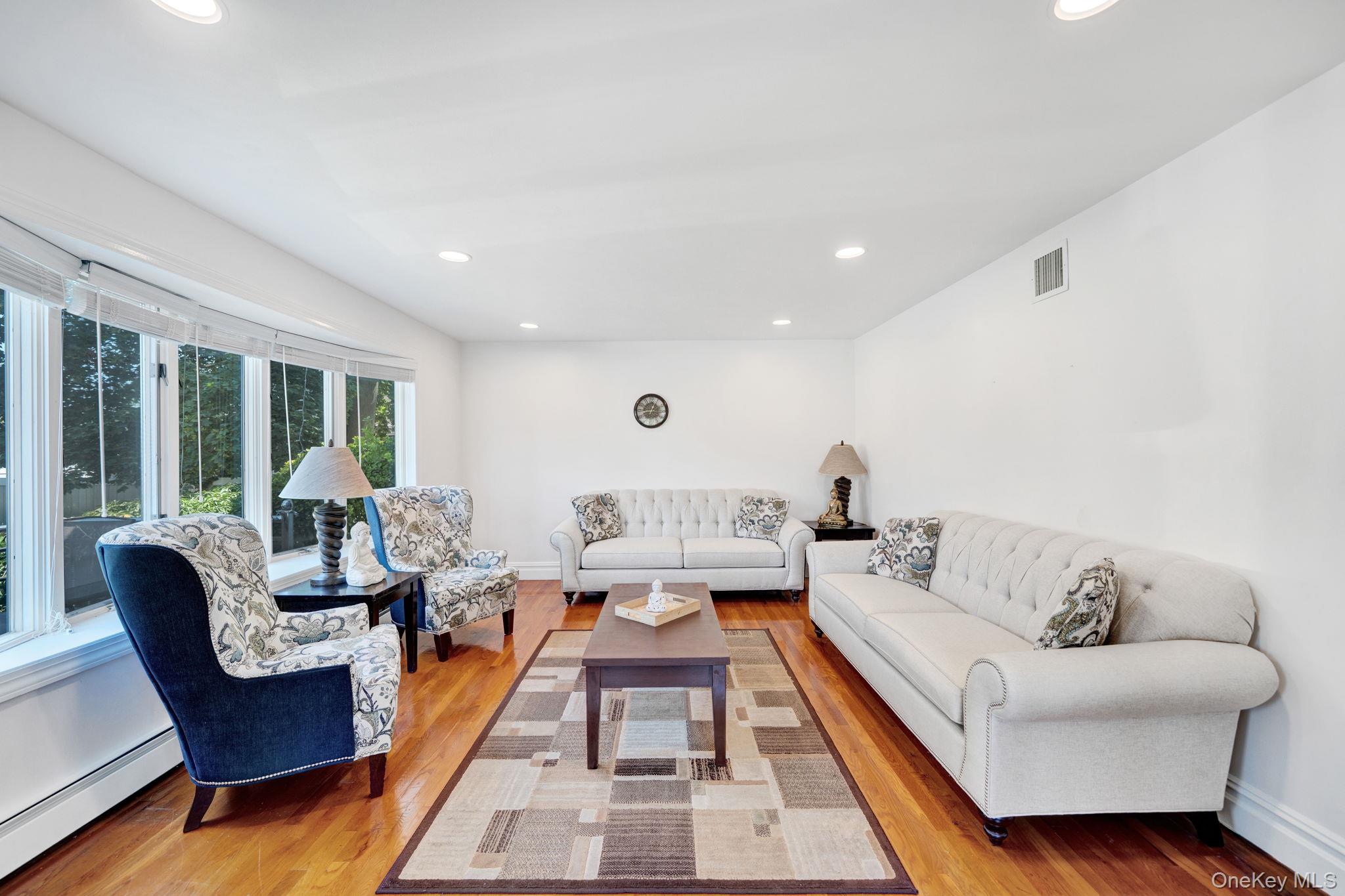 76 Balcom Road, Farmingdale, NY 11735