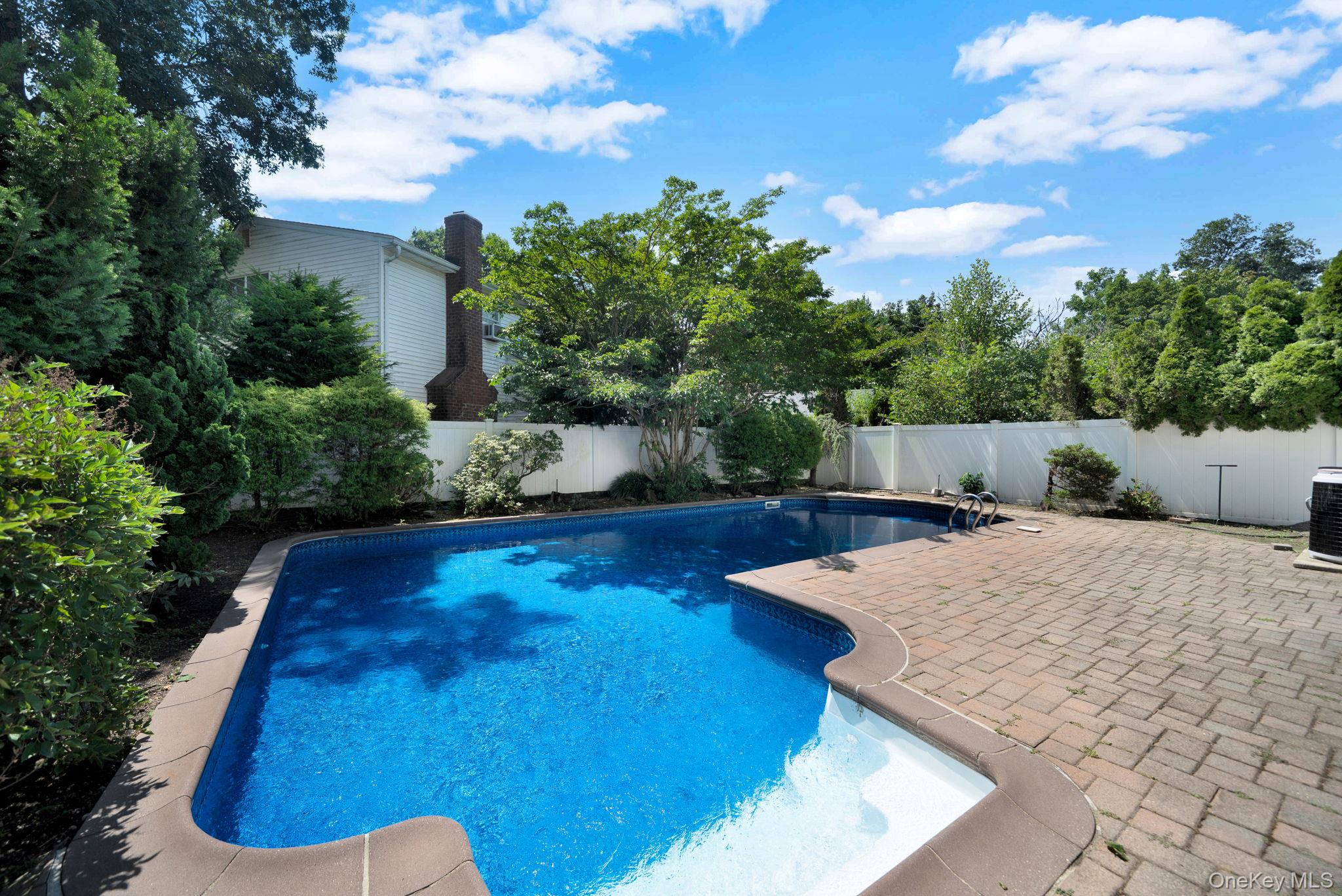 76 Balcom Road, Farmingdale, NY 11735