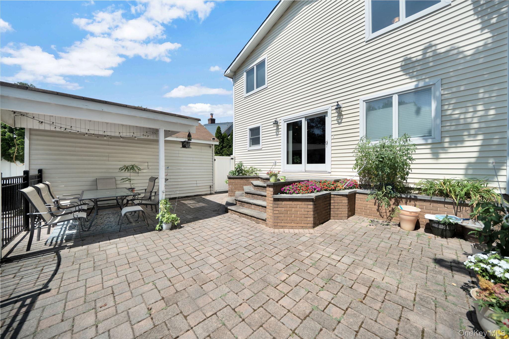 76 Balcom Road, Farmingdale, NY 11735