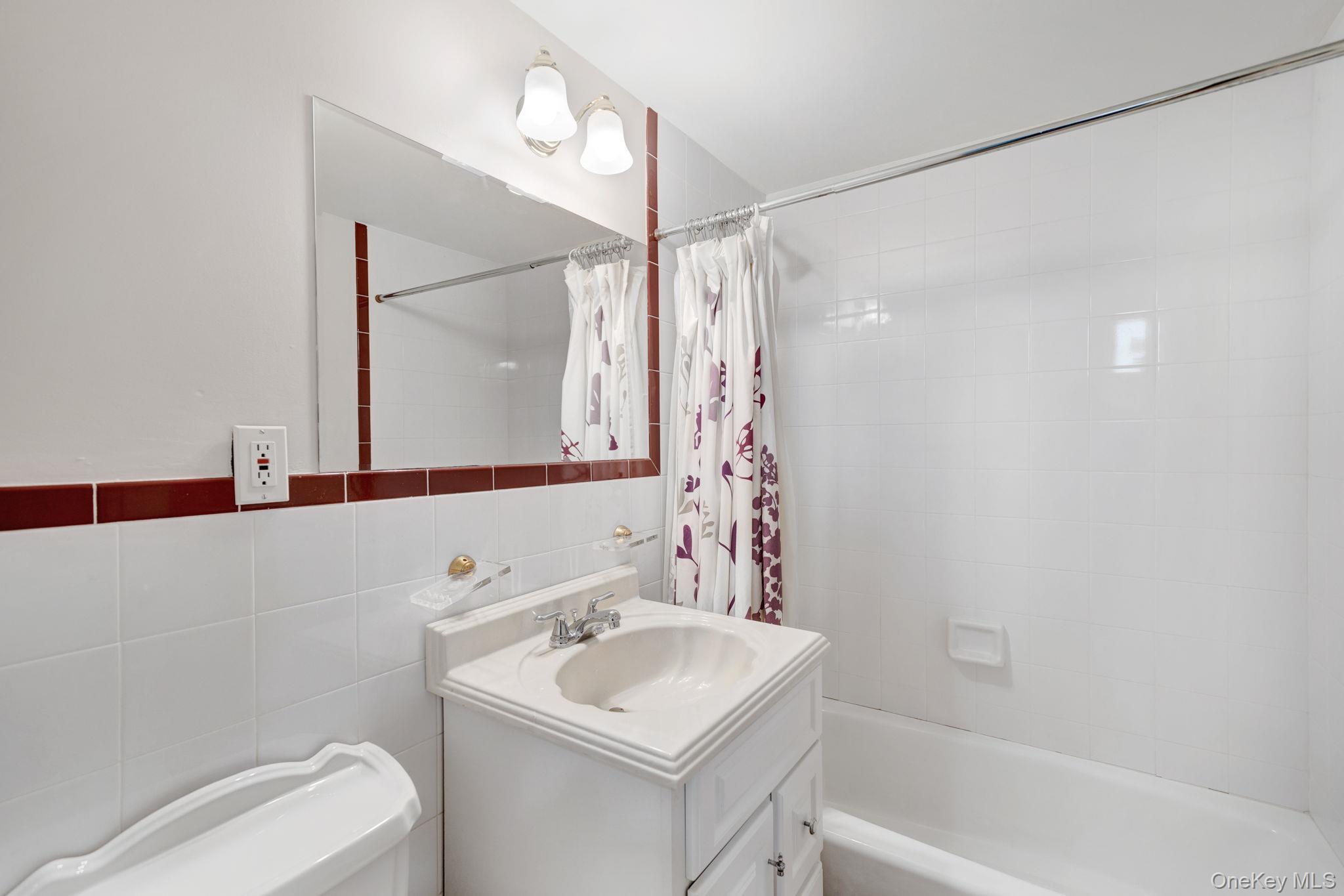 76 Balcom Road, Farmingdale, NY 11735