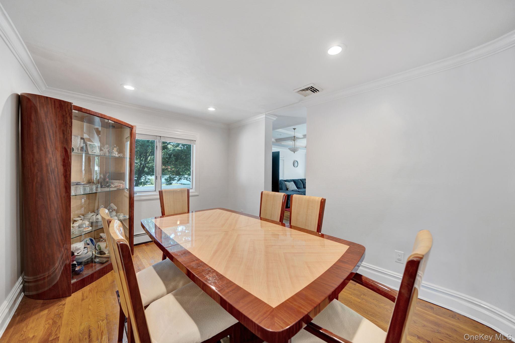 76 Balcom Road, Farmingdale, NY 11735