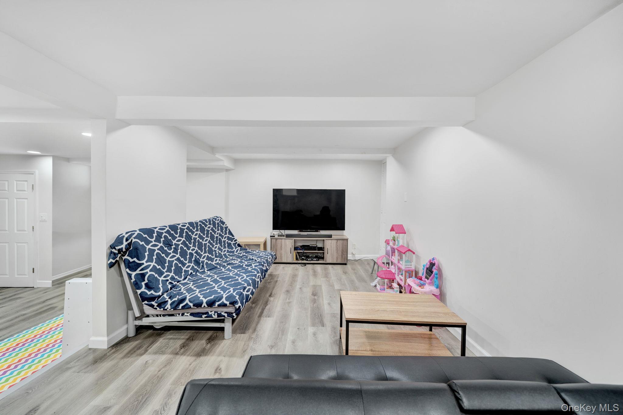 76 Balcom Road, Farmingdale, NY 11735