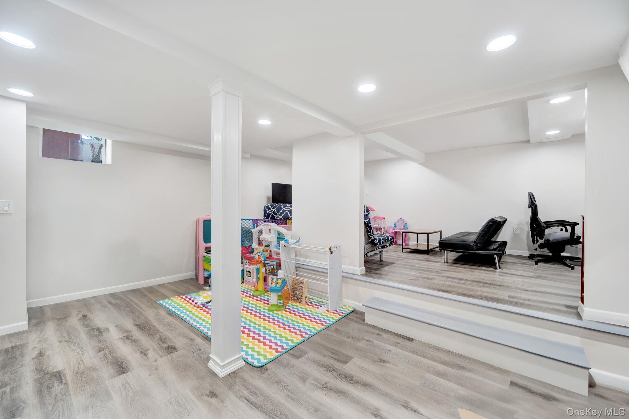 76 Balcom Road, Farmingdale, NY 11735