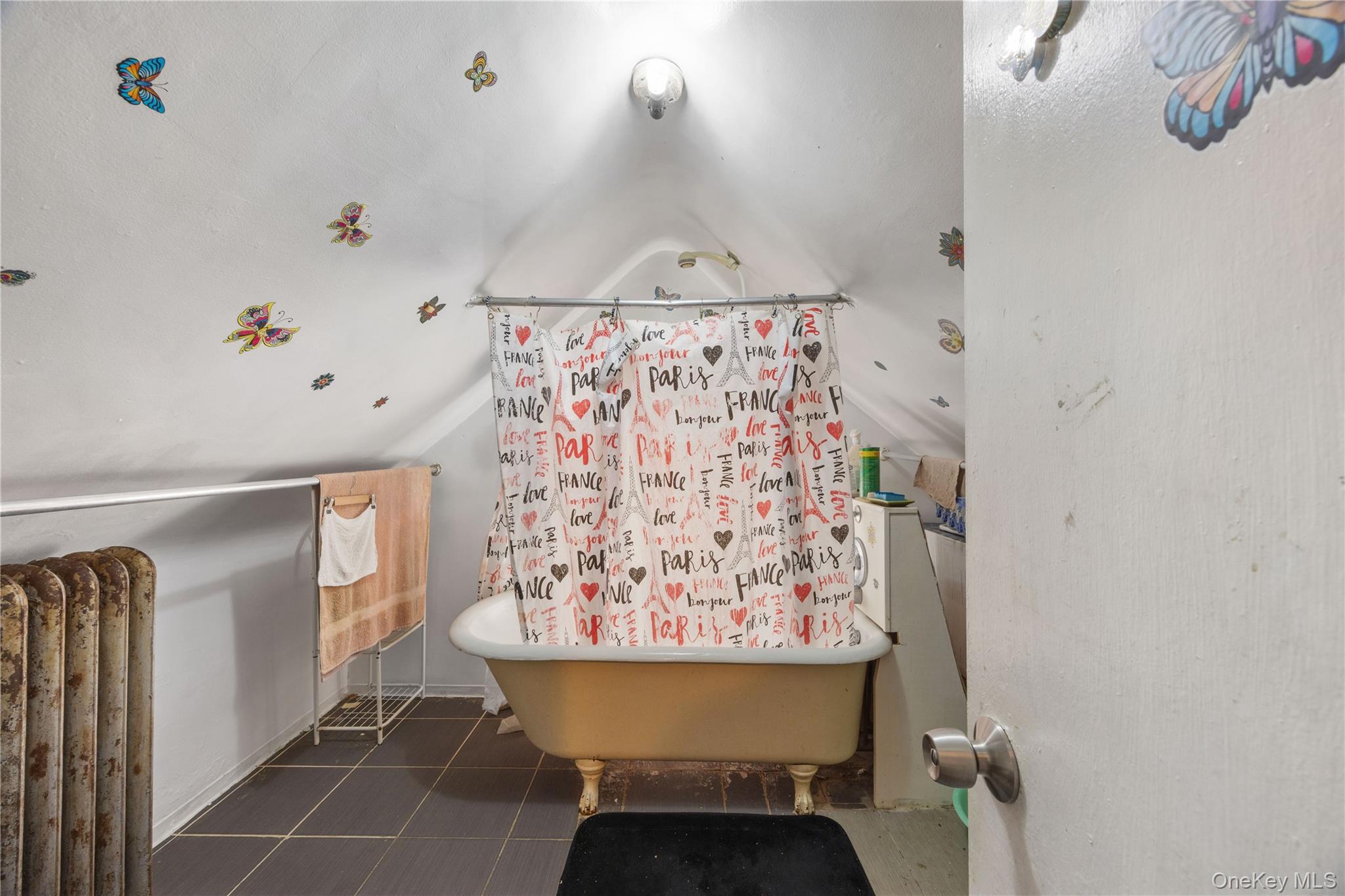 407 N Macquesten Parkway, Mount Vernon, NY 10552