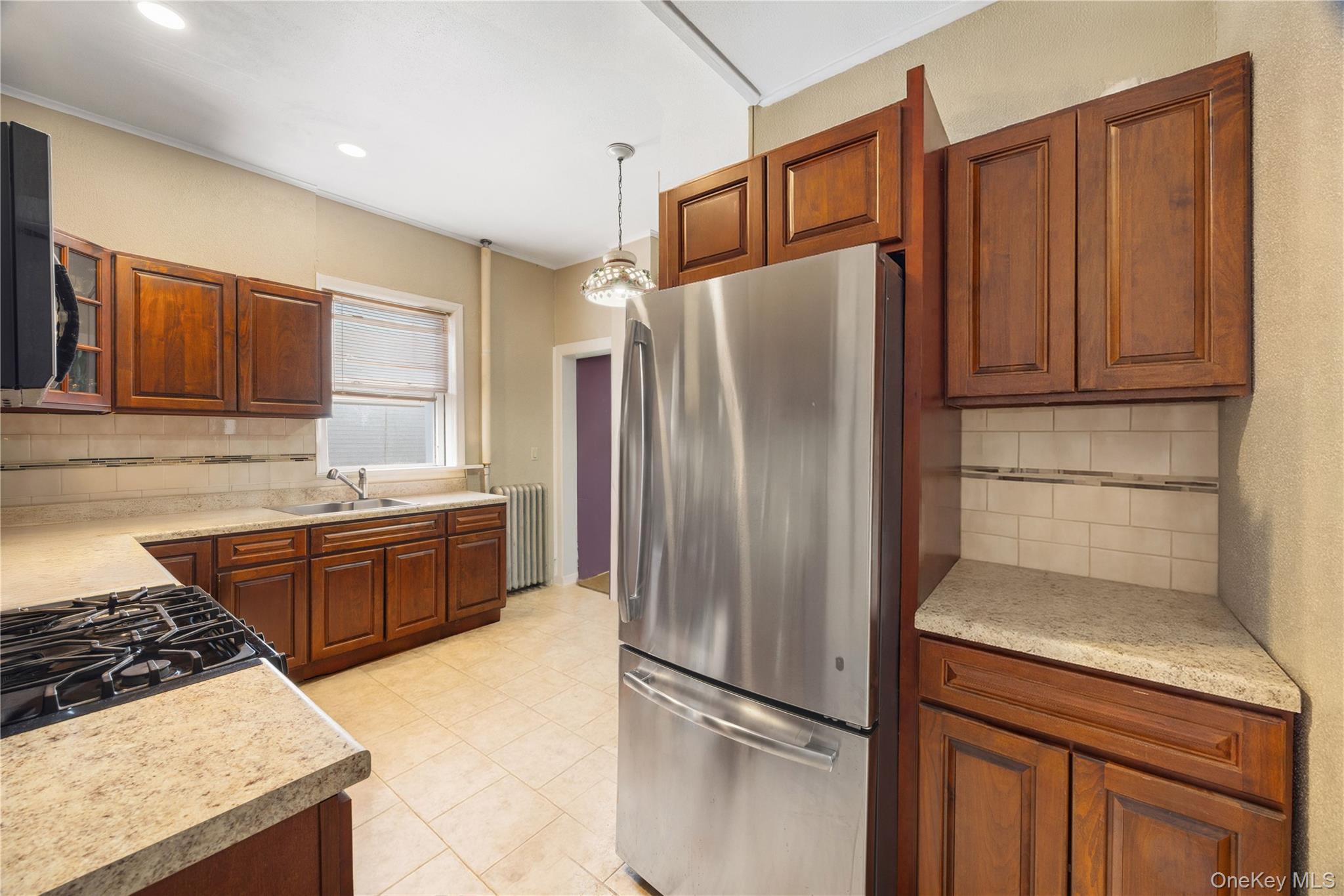 407 N Macquesten Parkway, Mount Vernon, NY 10552