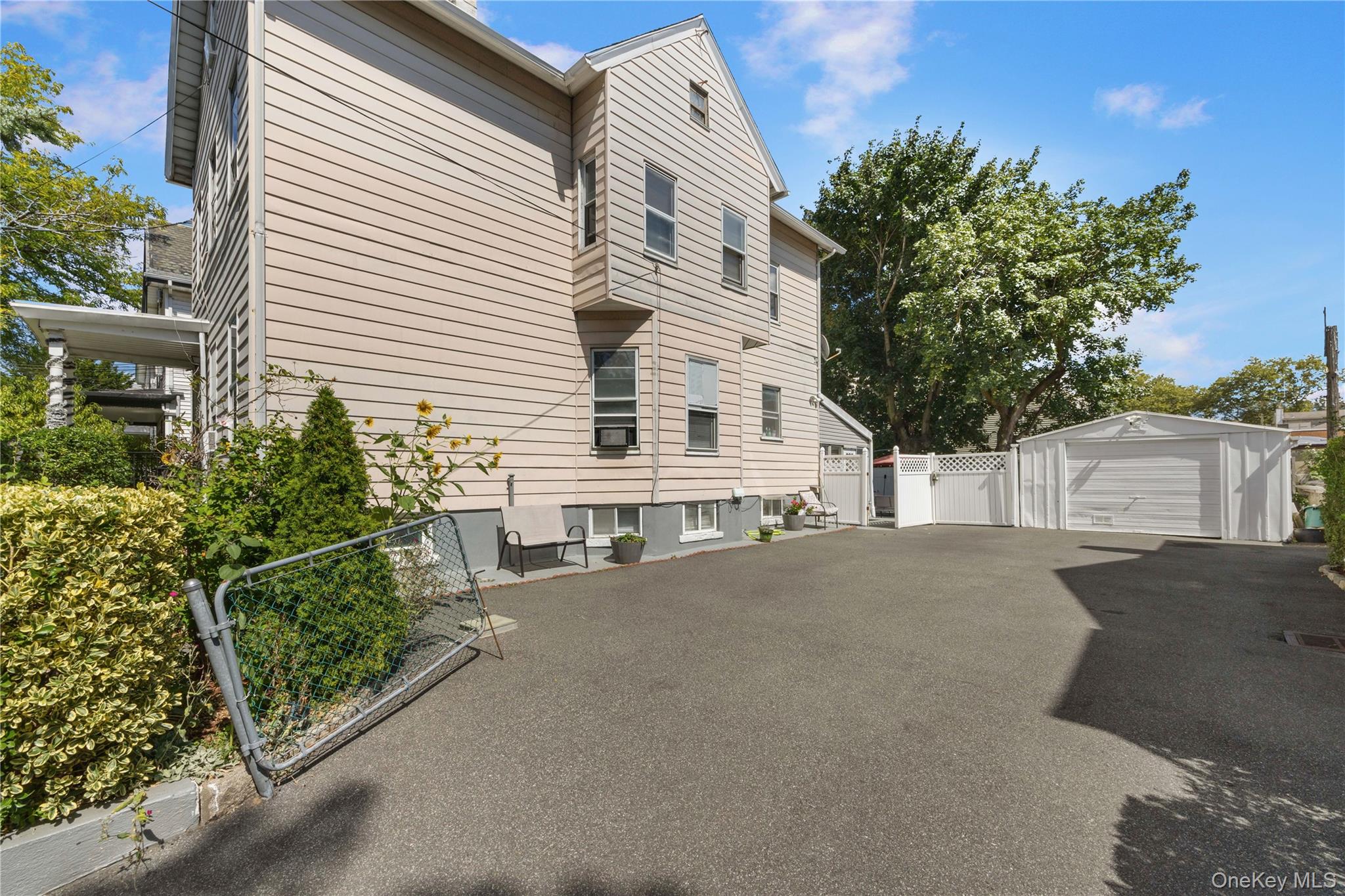 407 N Macquesten Parkway, Mount Vernon, NY 10552