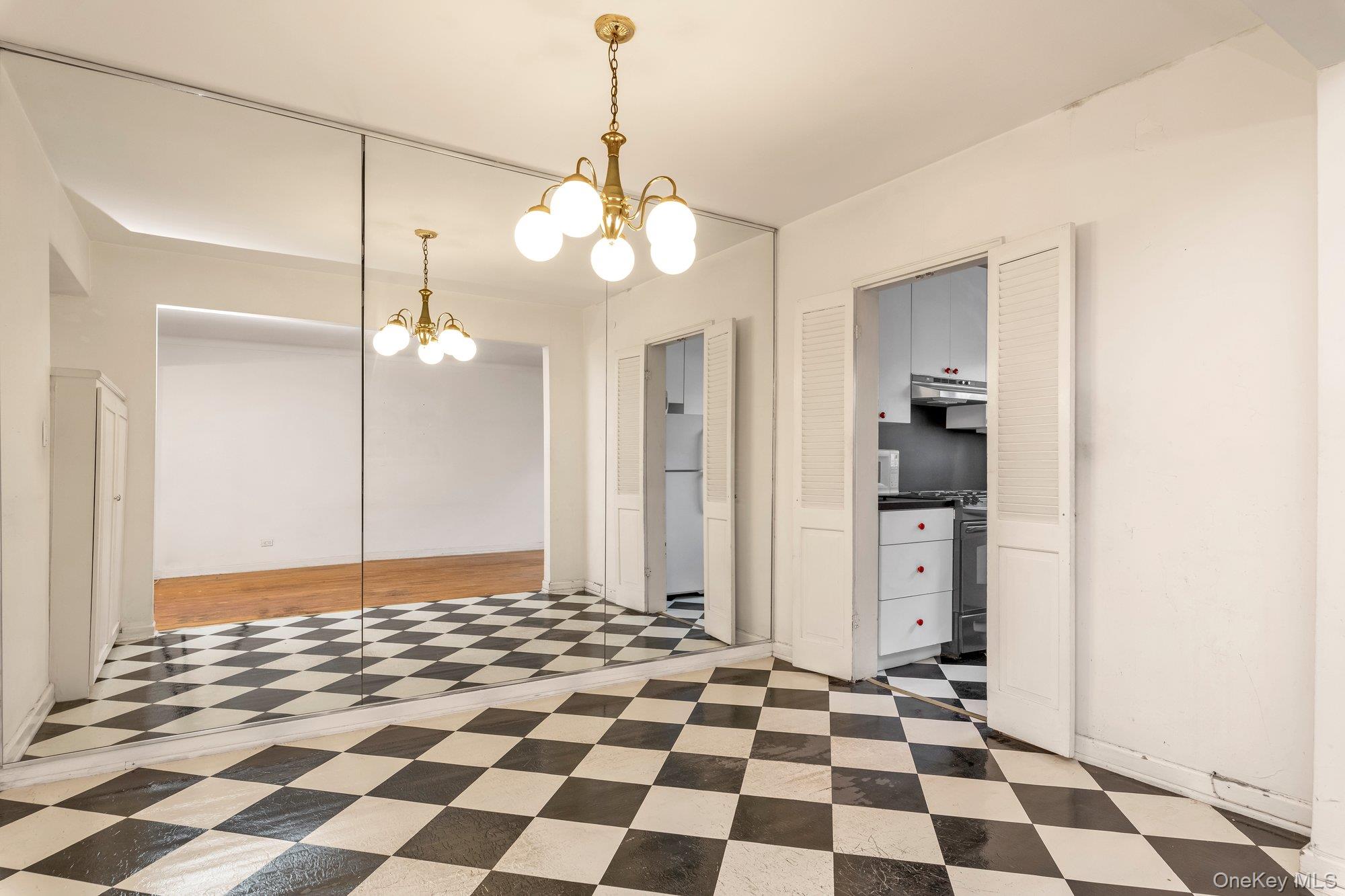 68-61 Yellowstone Boulevard # 519, Forest Hills, NY 11375