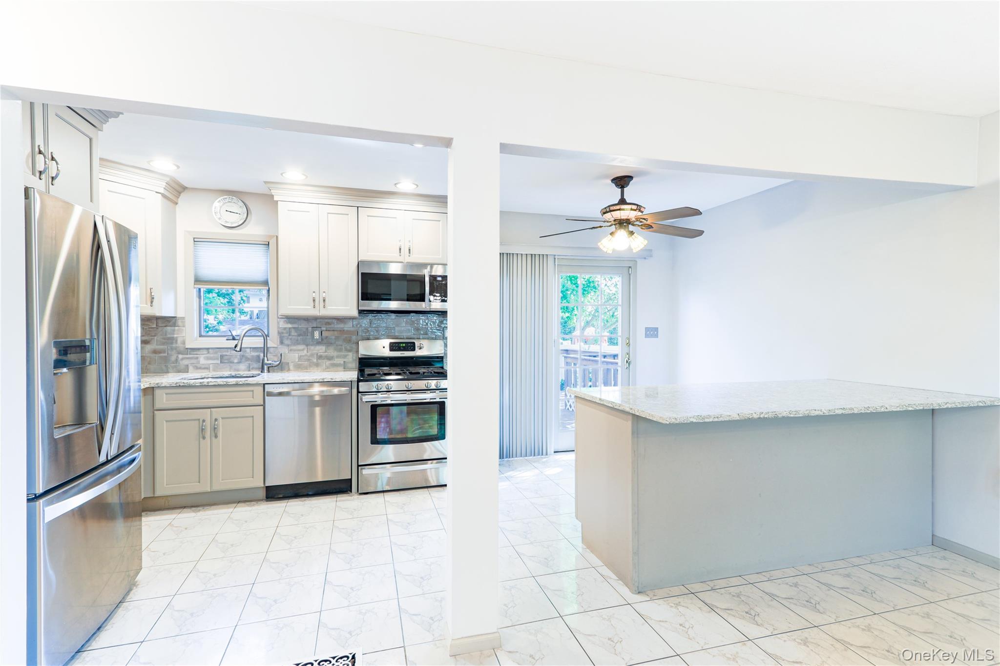 5 Lime Court, West Babylon, NY 11704